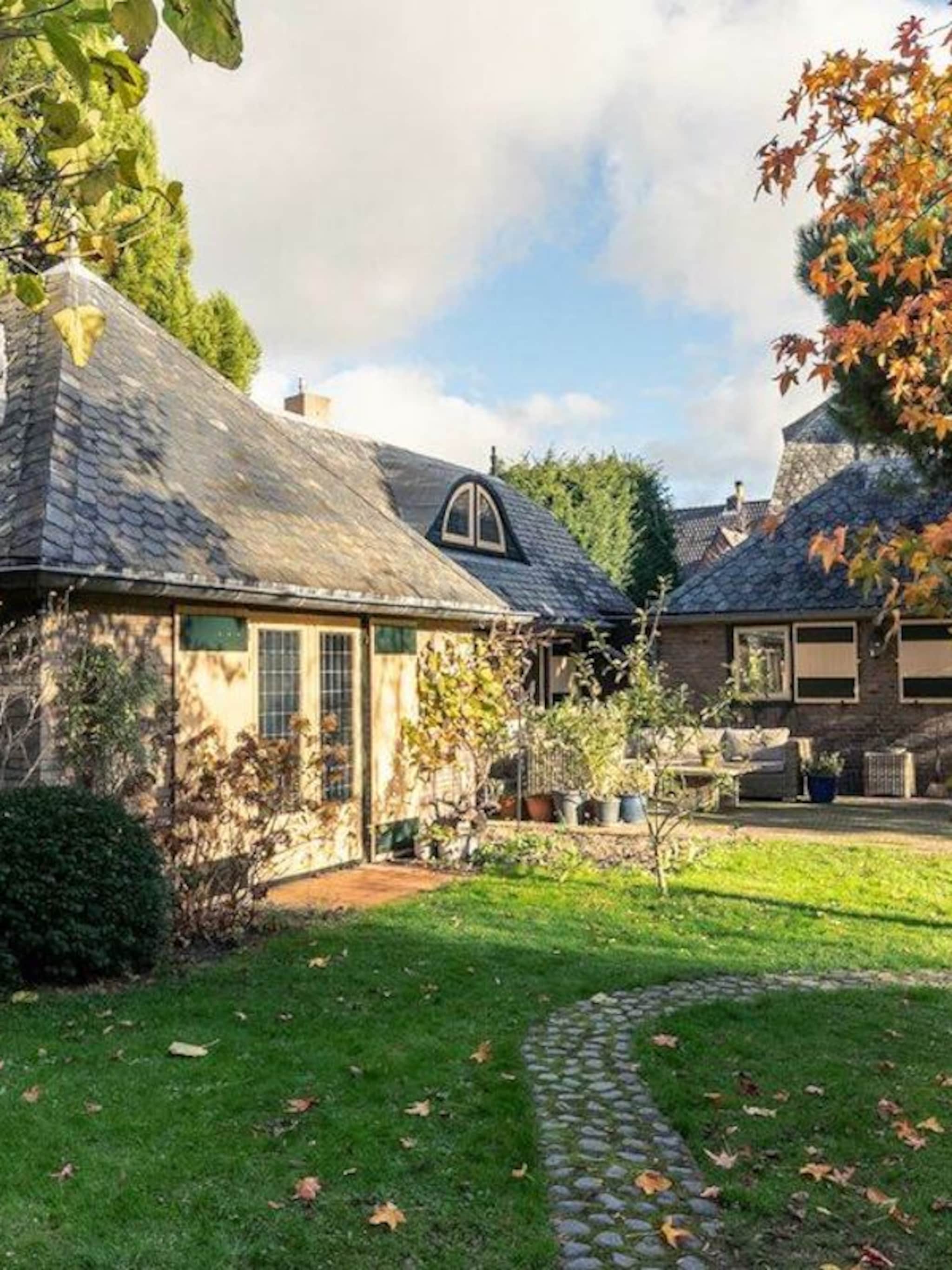 funda parel luxe en landelijk wonen in een villa in bloemendaal
