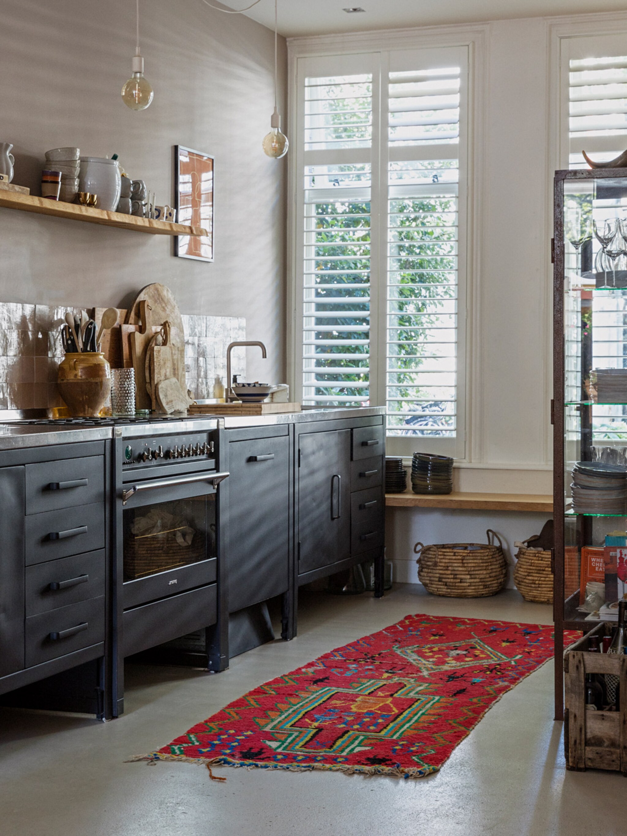 van plisse tot jaloezie zo kies je de beste raambekleding voor de keuken