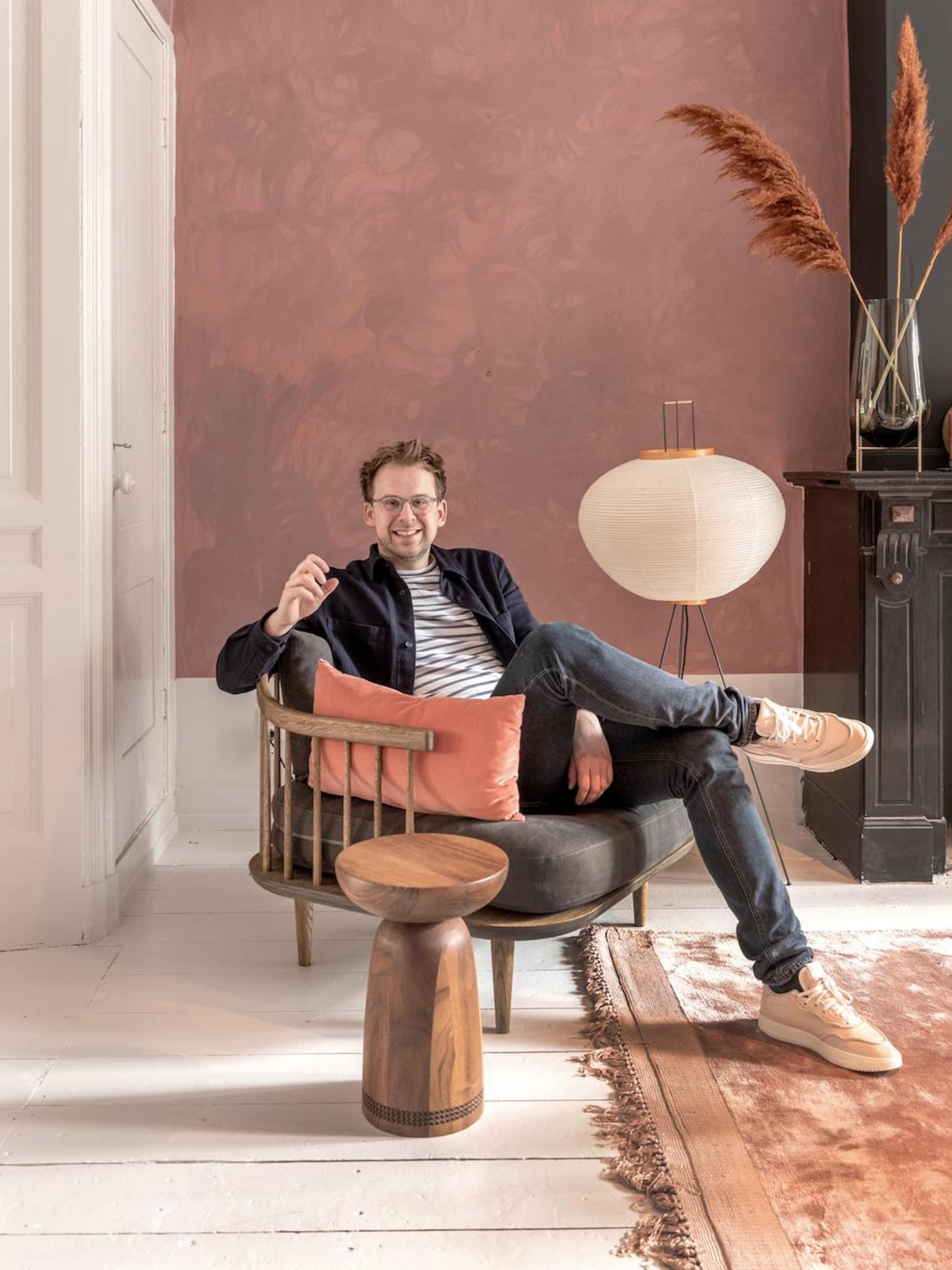 hans over de speelse woon en modestijl van interieurstylist theo bert dit is een wonderhuis