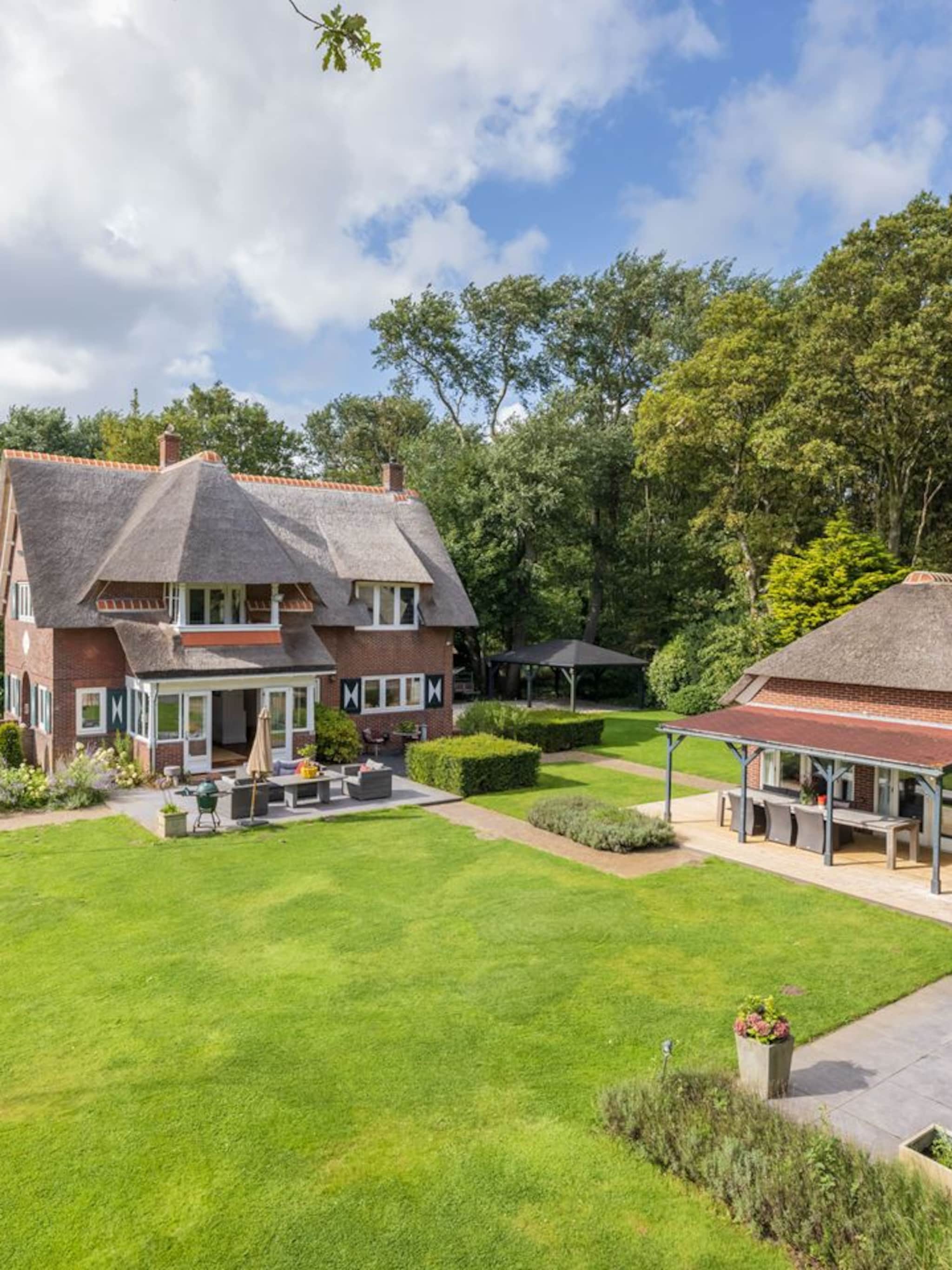 c est nooit saai familie meiland verhuist opnieuw dus deze villa komt weer op de markt
