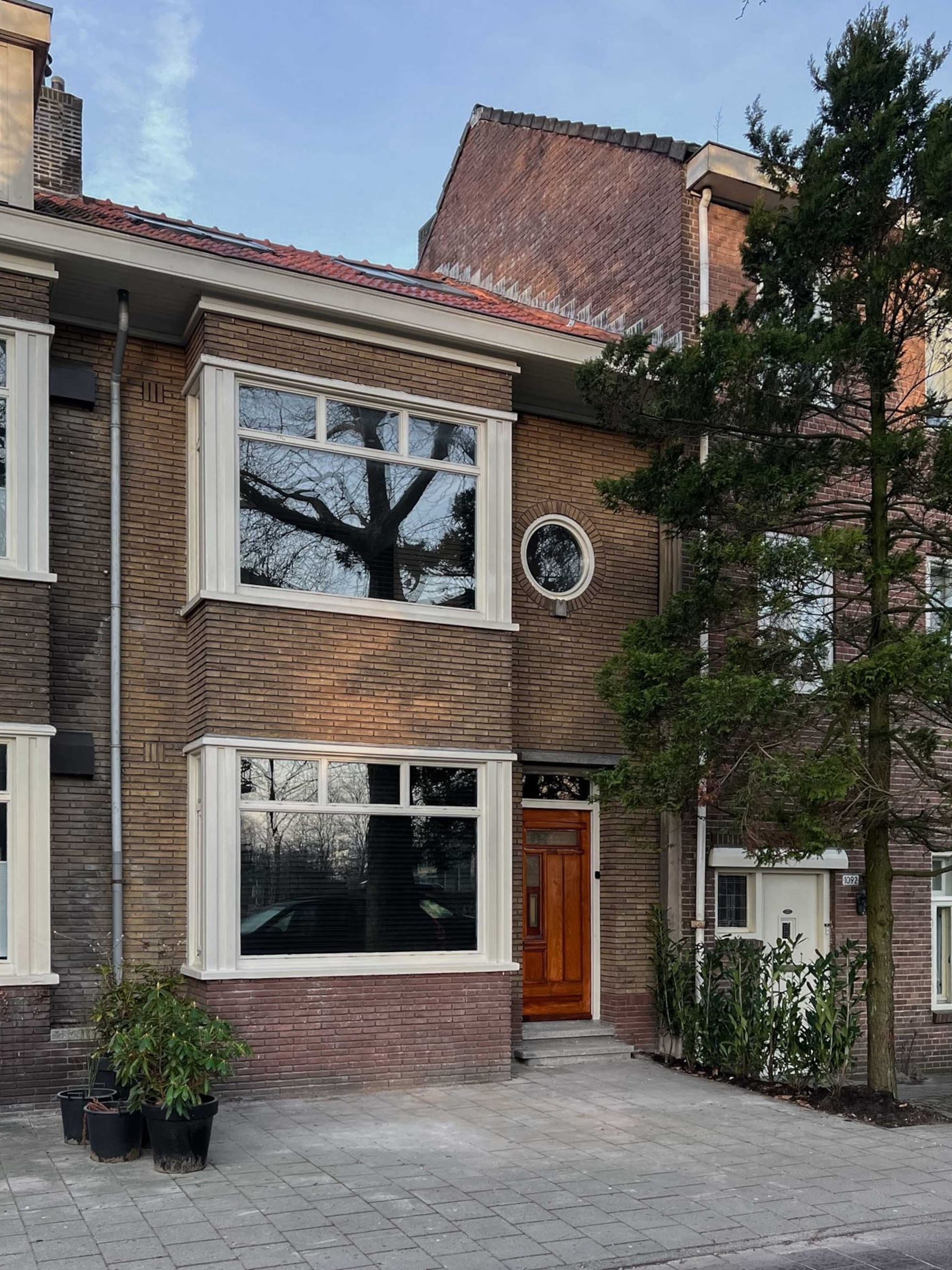 funda find jaren 30 woning in amsterdam met tuin en design meubilair erbij