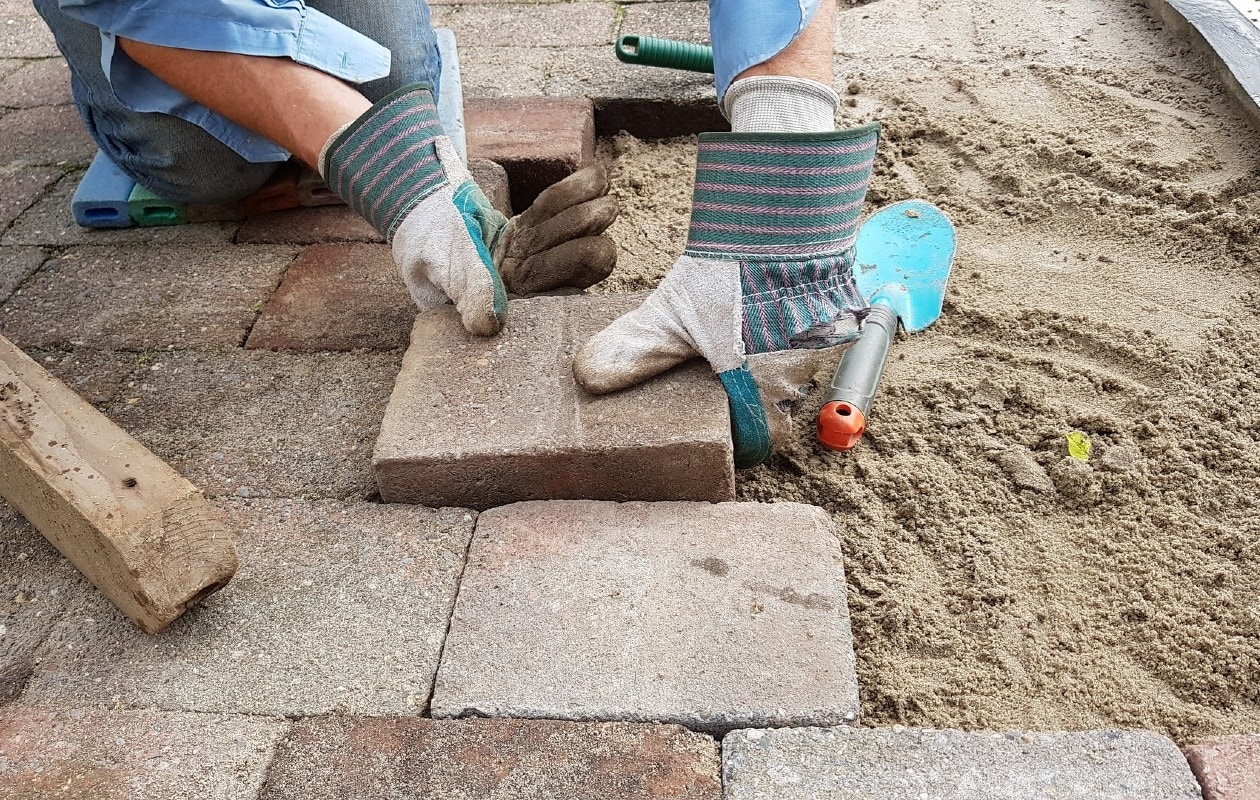 Tuinbestrating met tuintegels Pixabay