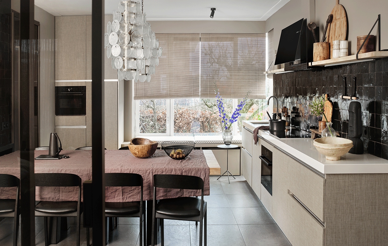chic meets stoer in deze stijlvolle keuken met linnen fronten