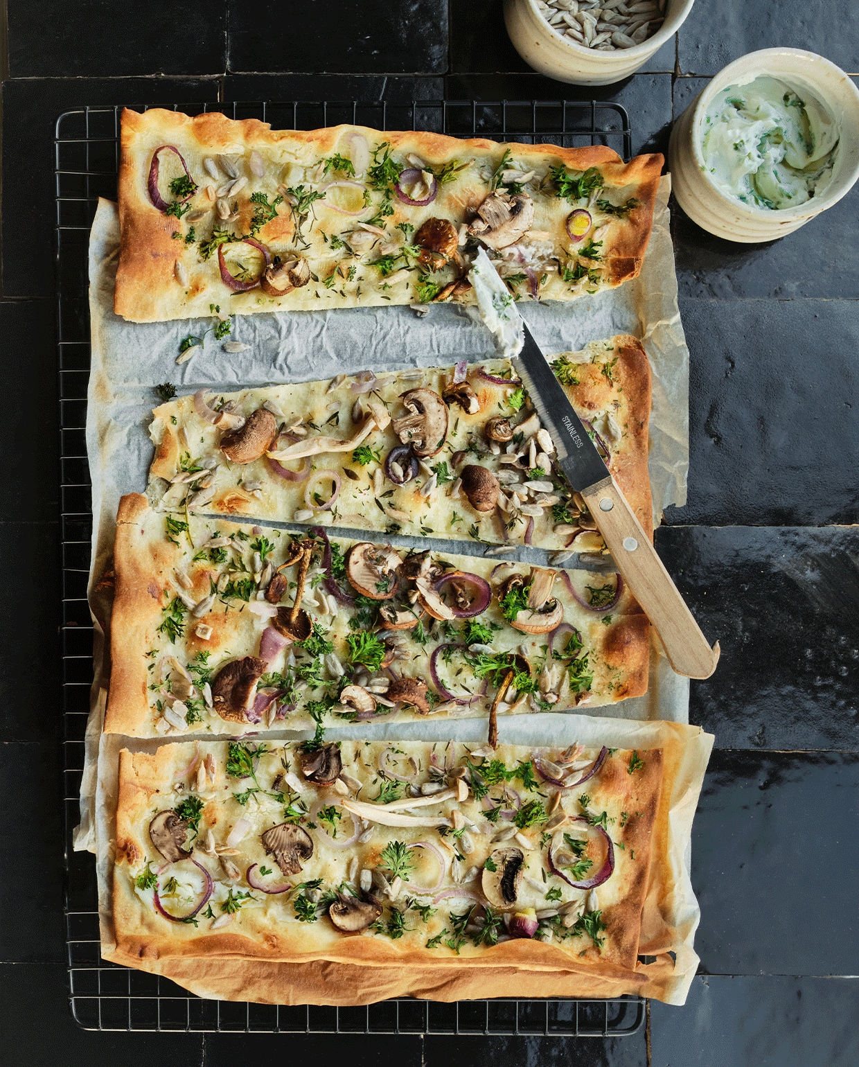 chic meets stoer in deze stijlvolle keuken met linnen fronten
