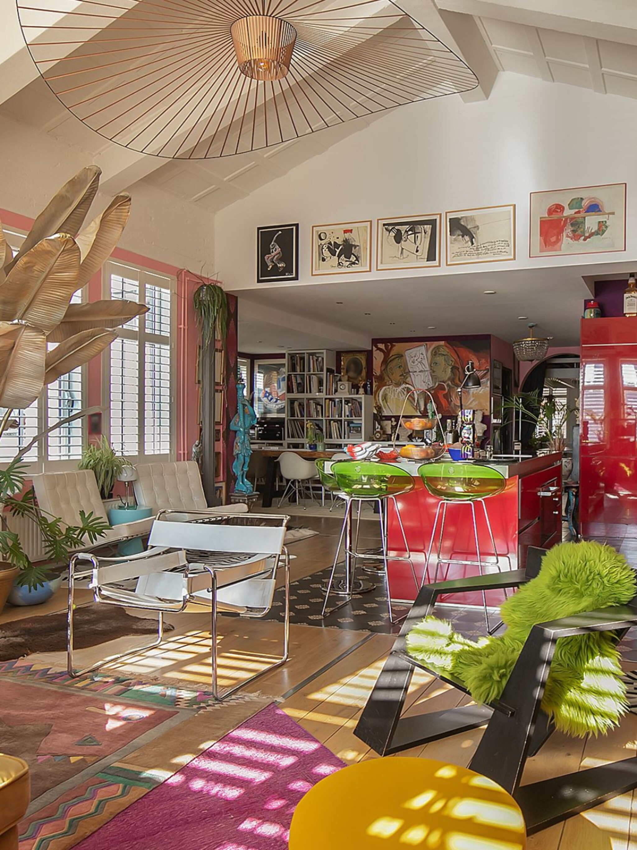 funda find zanger douwe bob zet zijn artistieke appartement te koop dus wij kunnen binnenkijken