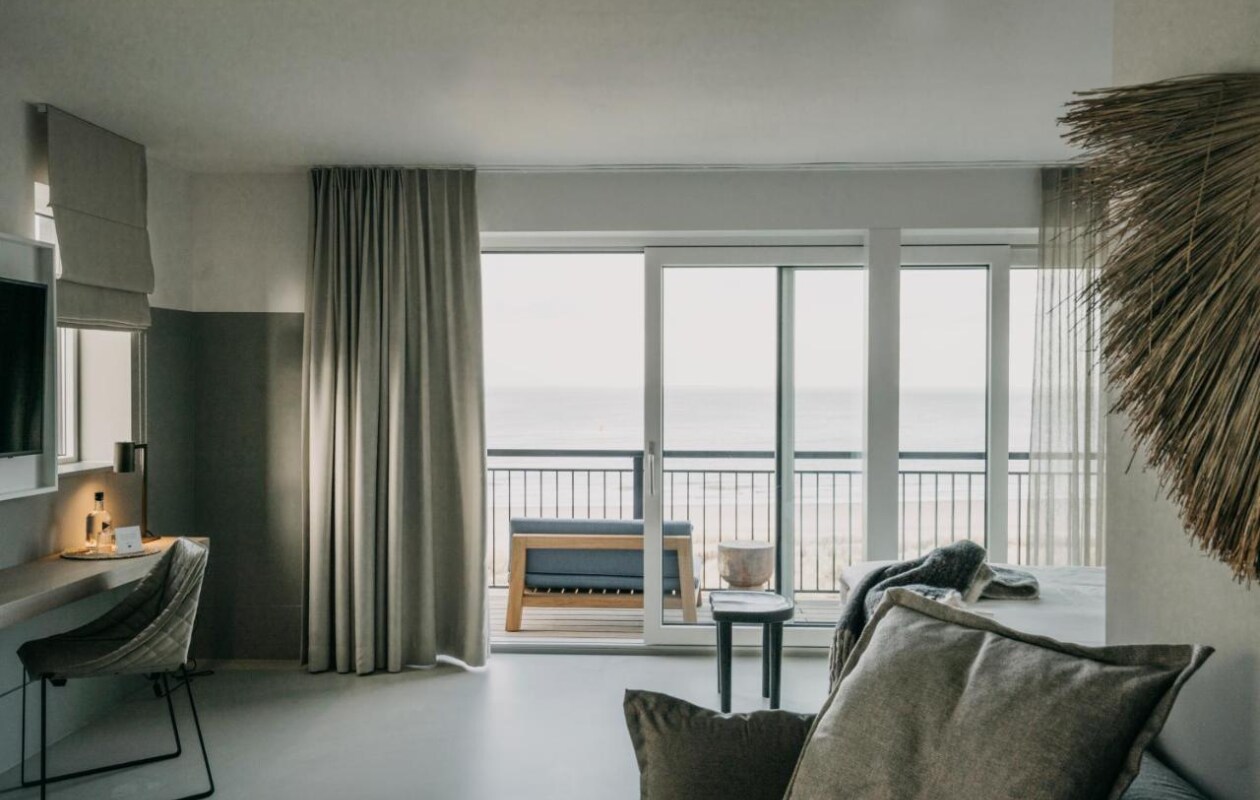 Strandhotel, Cadzand-Bad. booking.com