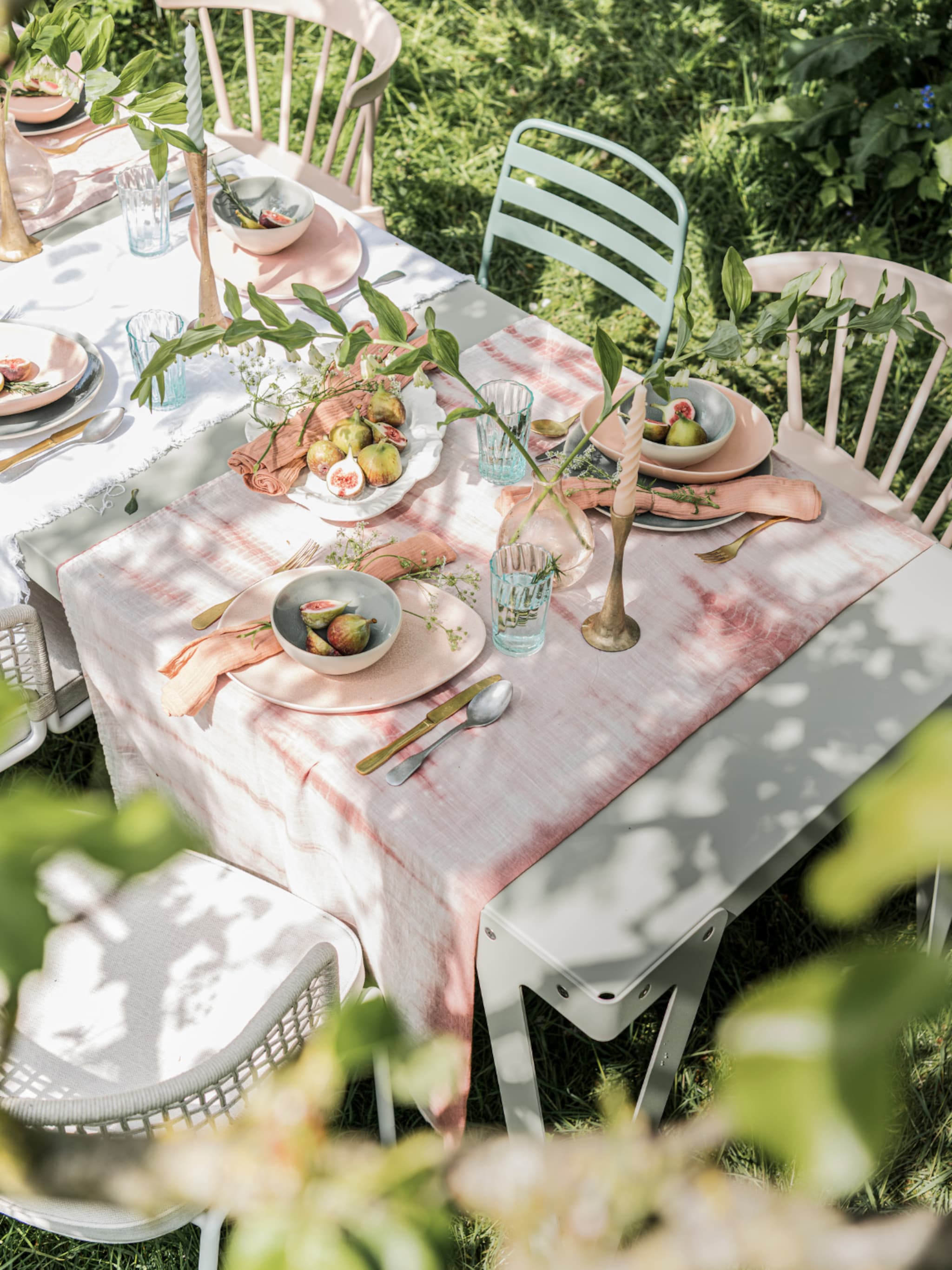 stylingtips voor een feestelijk gedekte tafel op moederdag