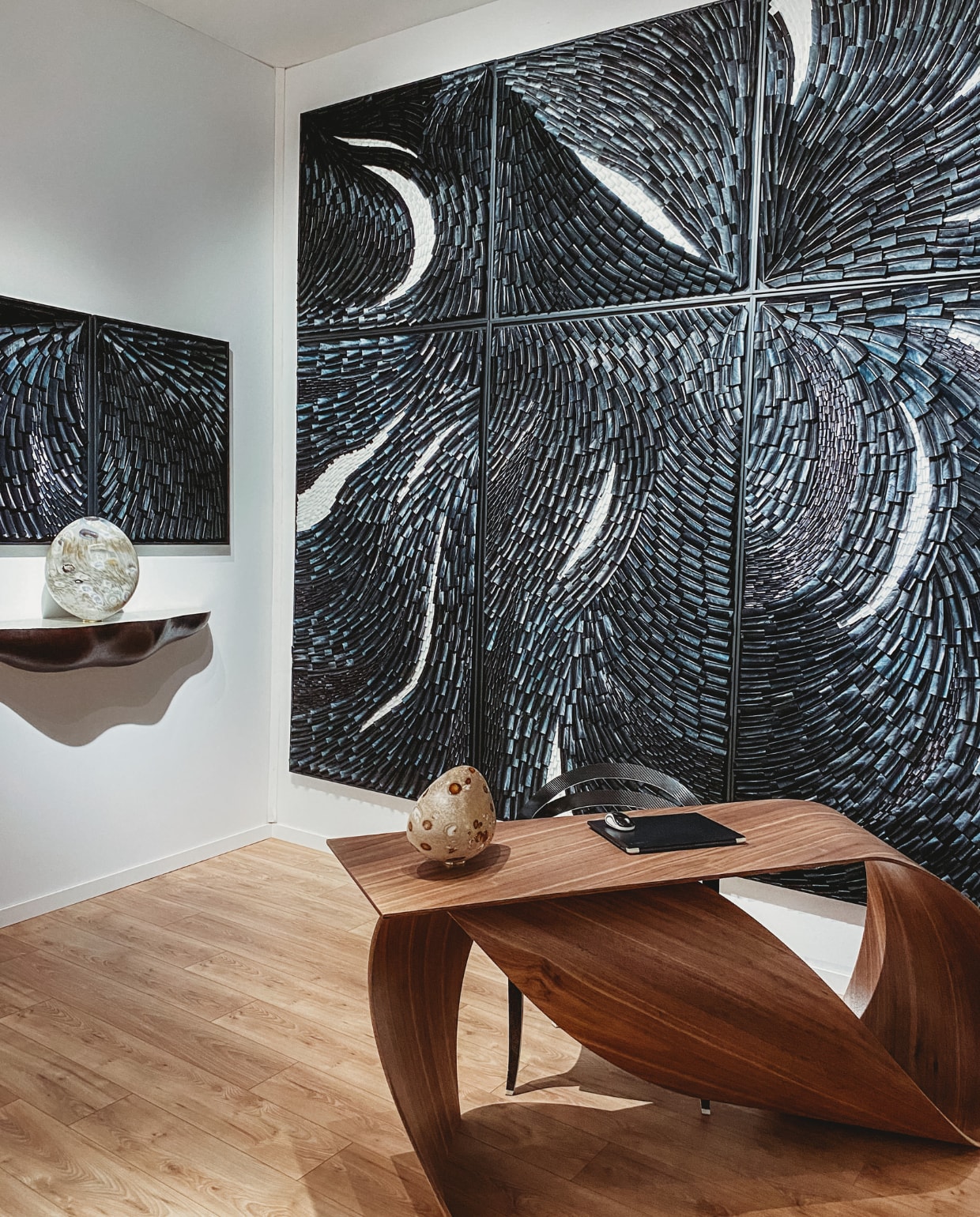 PAD Maison Parissiene, kunswerk Julien Vermeulen Beeld vtwonen |  Fotografie Laura Zuidema | kunstwerk van Julien Vermeulen | PAD Maison Parissiene