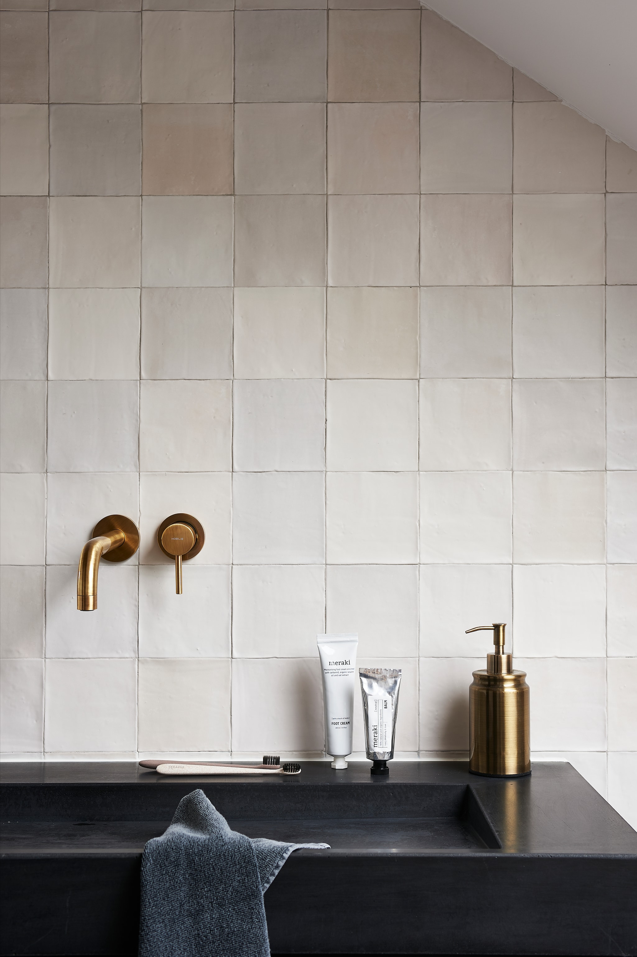 vtwonen tegel craft egg white styling Fietje Bruijn | fotografie Dennis Brandsma