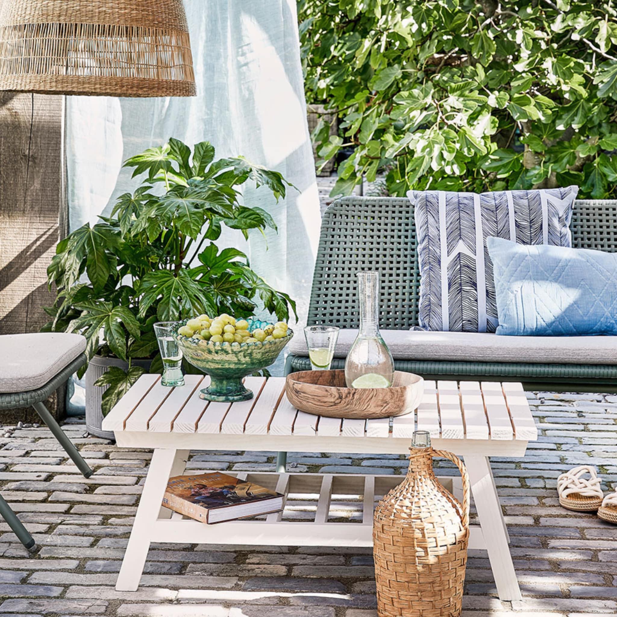 vergrijsde houten tuinmeubels opknappen