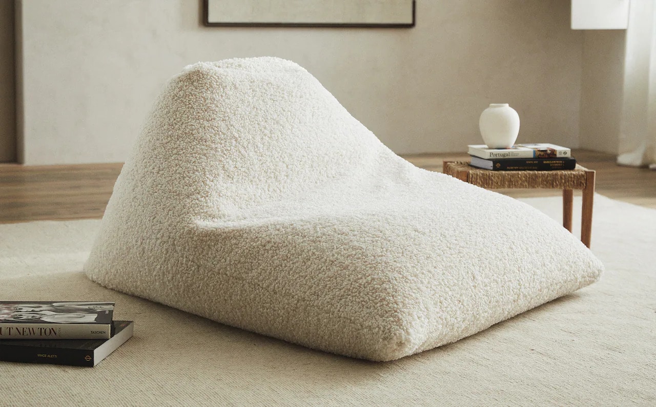 Poef met teddy look, € 159, Zara Home zarahome.com