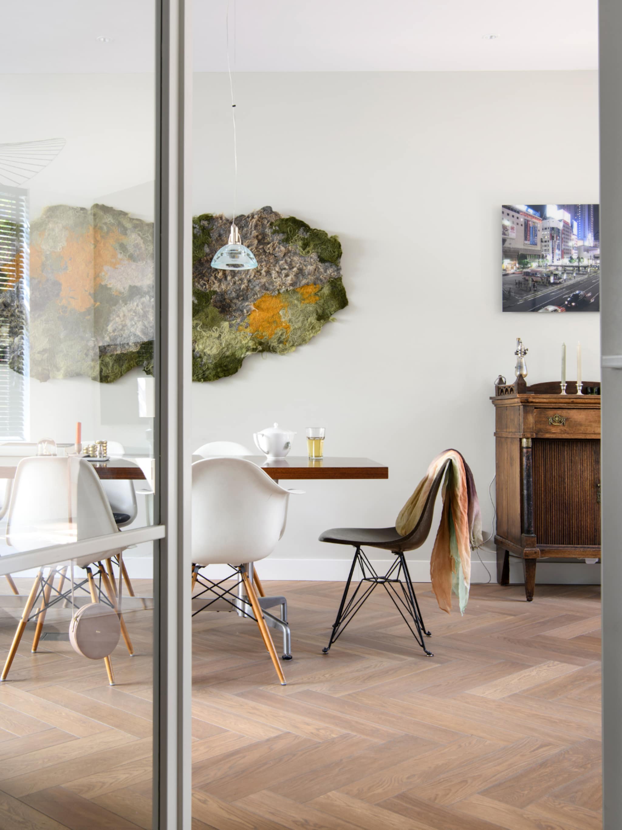 binnenkijken in een tussenwoning vol rust en ruimte in amsterdam
