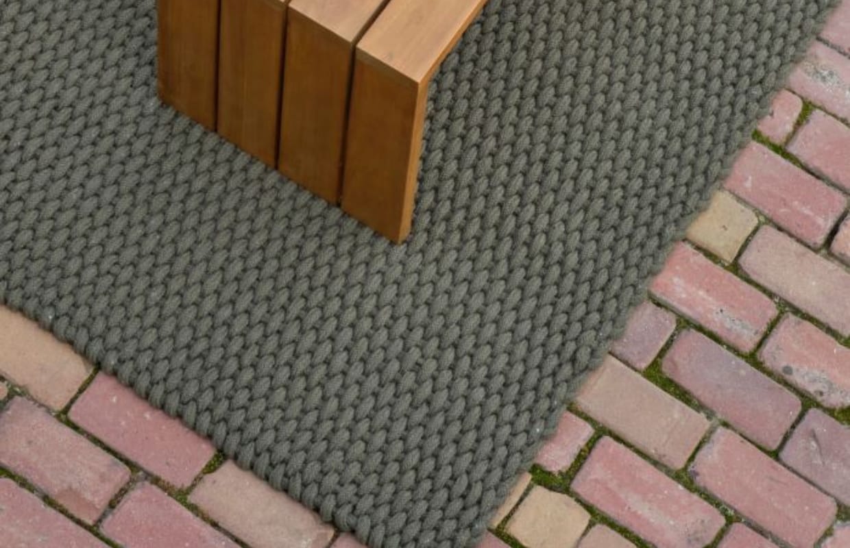 Mooi en duurzaam: een buitenkleed van gerecycled petflessen.