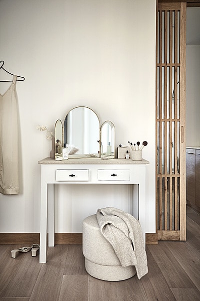 Van smalle sidetable naar artistieke kaptafel (tweede kans). vtwonen 01-2023 | styling Fietje Bruijn | fotografie Stan Koolen