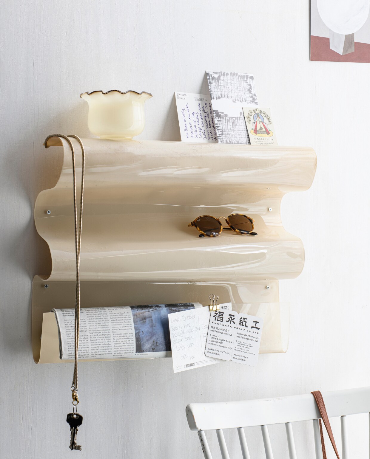 Metalen koord Lucky € 20,99 (shopatelje.com). Overig privébezit. Beeld vtwonen 05-2023 | styling Kelly van Gendt | fotografie Louis Lemaire
