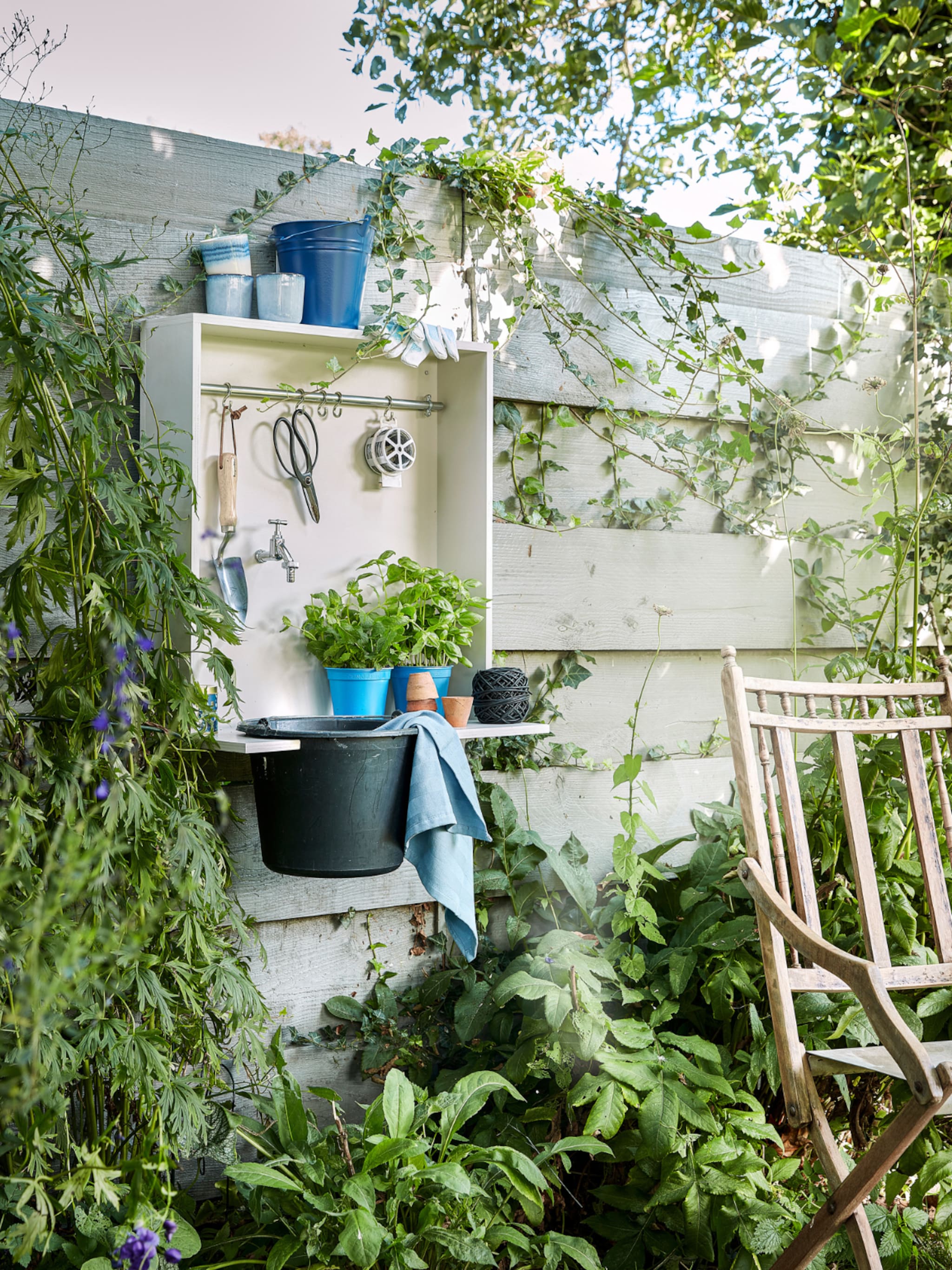 diy tuinmeubel met buitenkraan