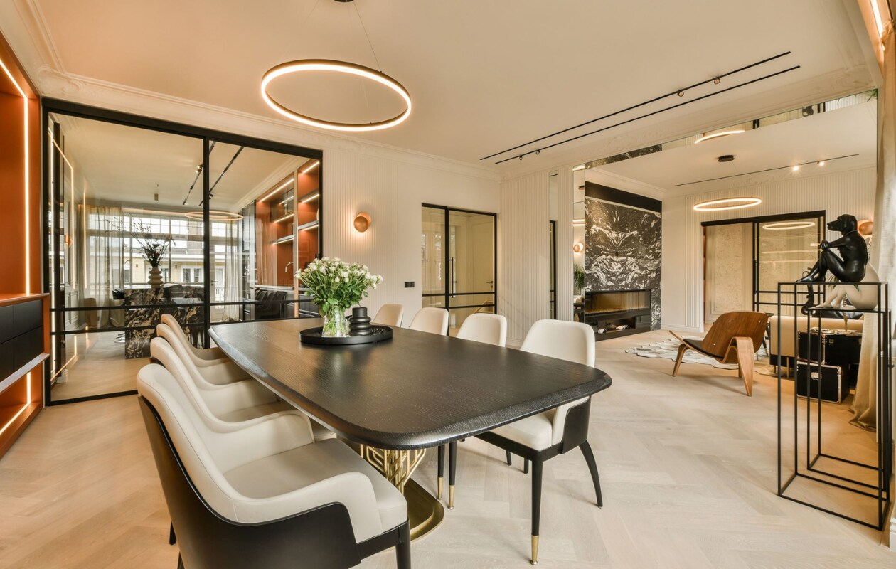 Funda-parel eetkamer hotel chic Funda - Amstelhoven Makelaars