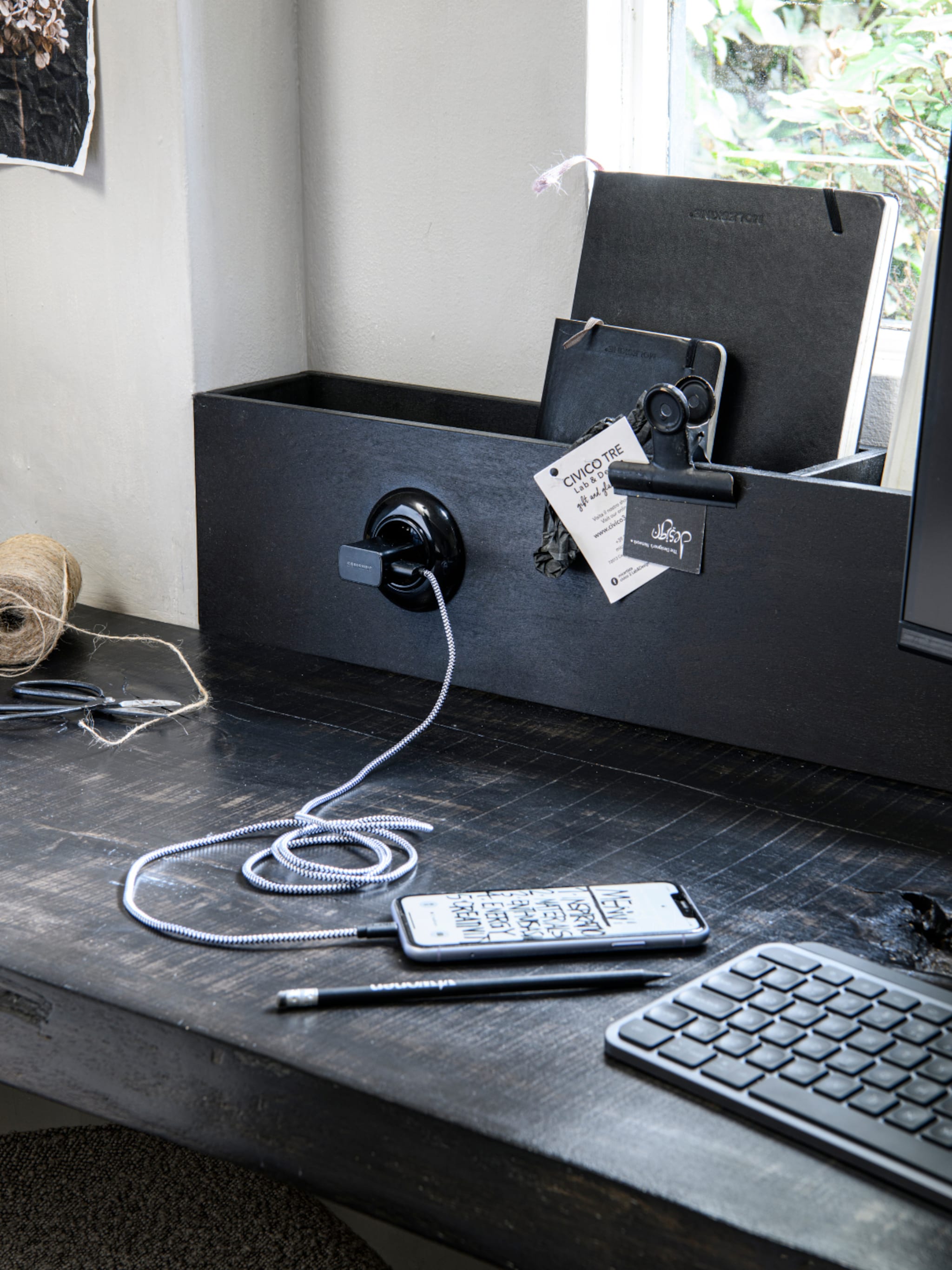 diy zweefbureau met slimme opbergbak
