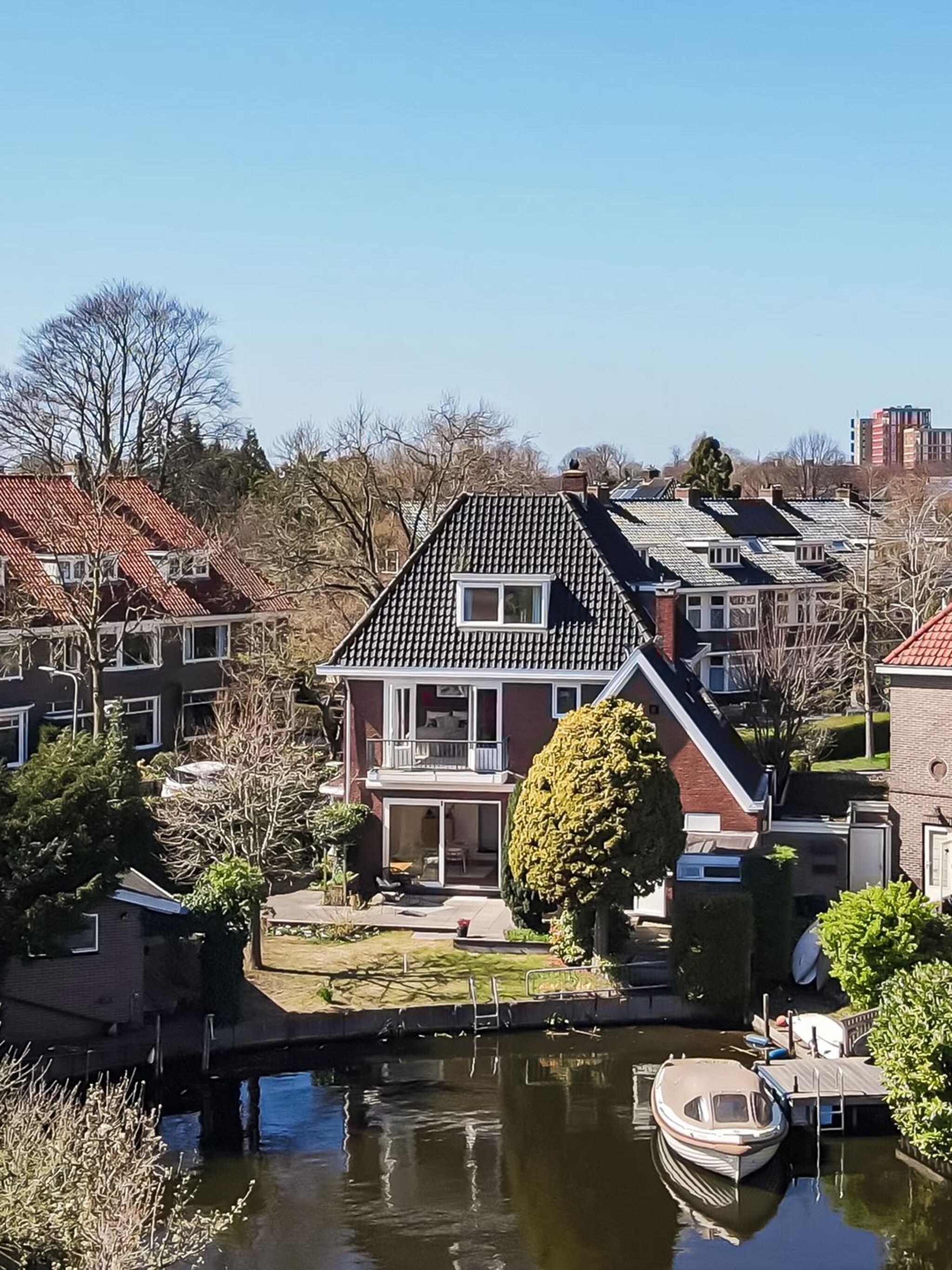 funda parel stijlvol familiehuis aan vaarwater in heemstede