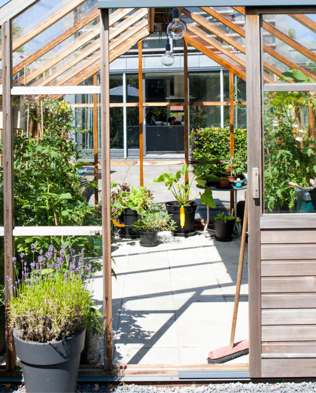 moestuin kas vtwonen 2015-04 | styling Sjoukje de Vries | fotografie Anna de Leeuw