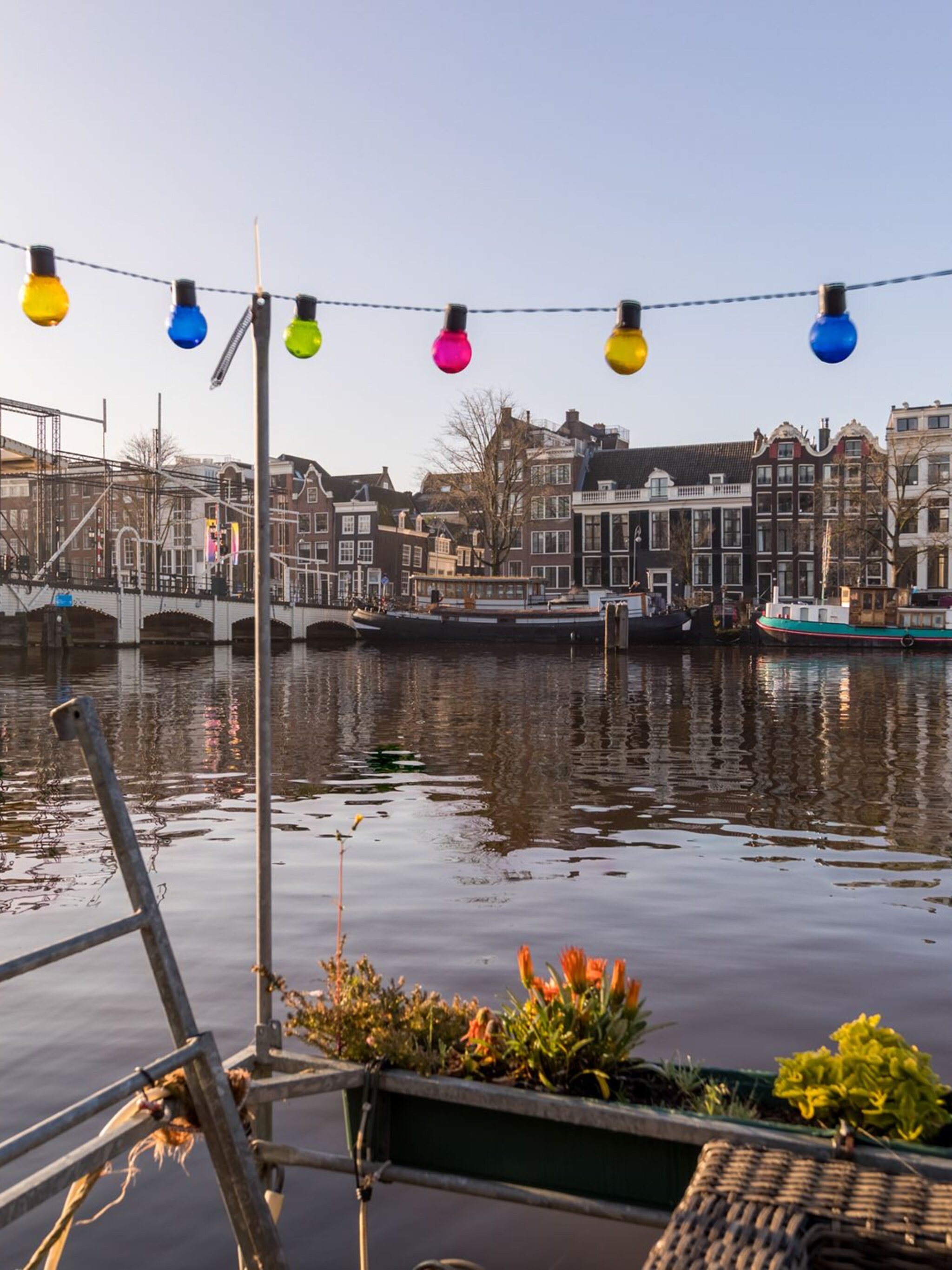 funda parel woonboot op de amstel van 36 m2 voor bijna een miljoen