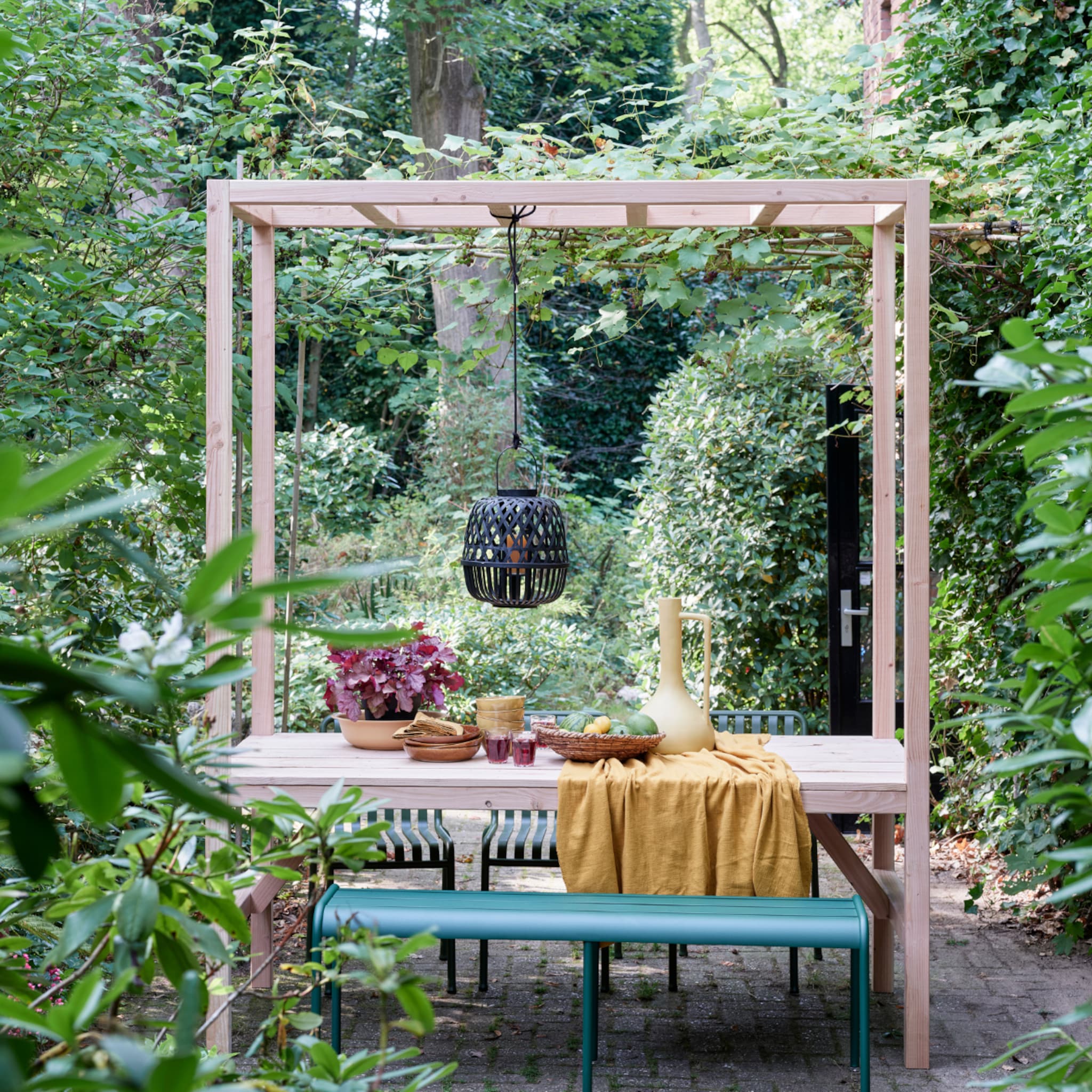 diy romantische tuintafel met pergola