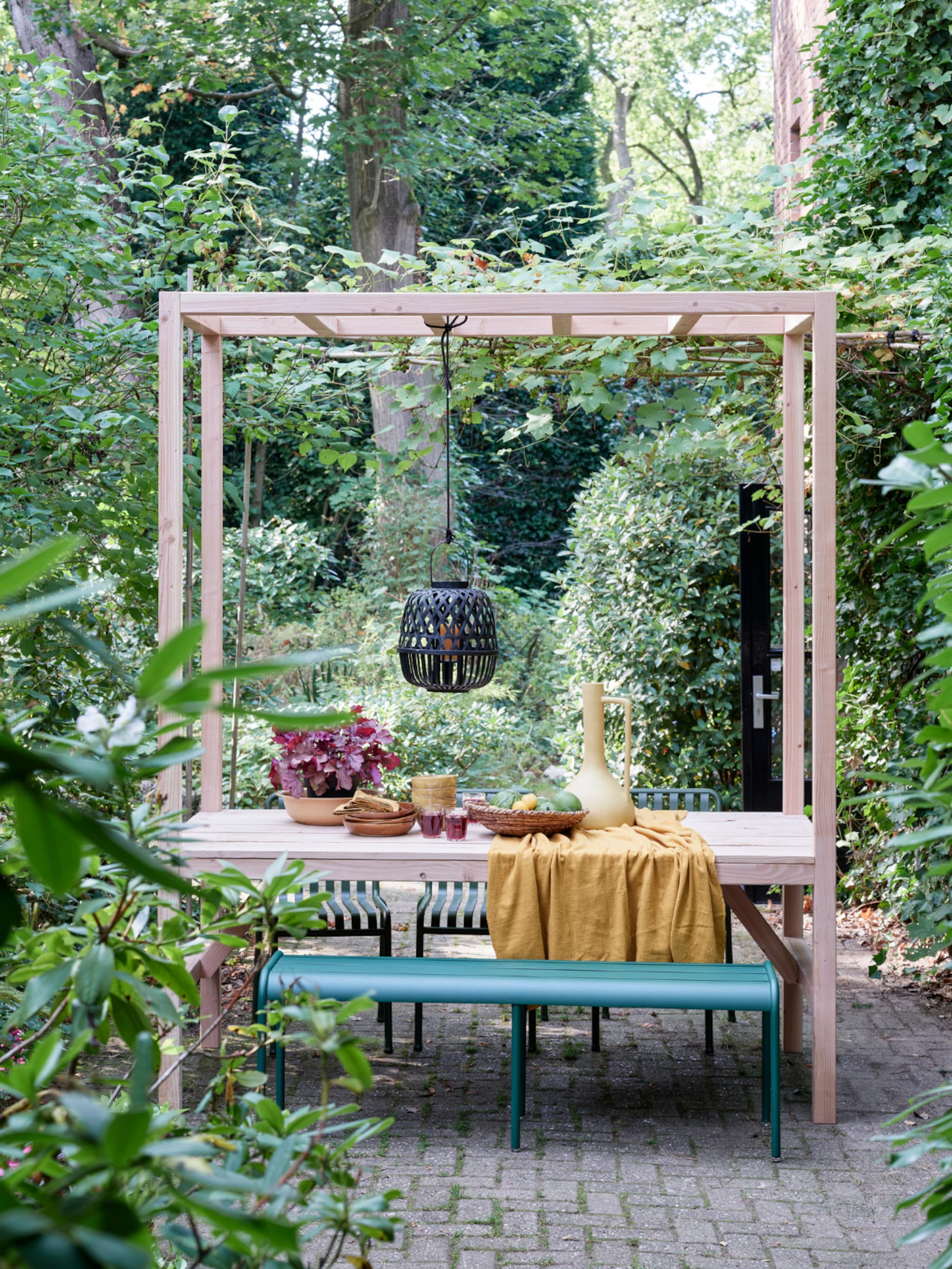diy romantische tuintafel met pergola