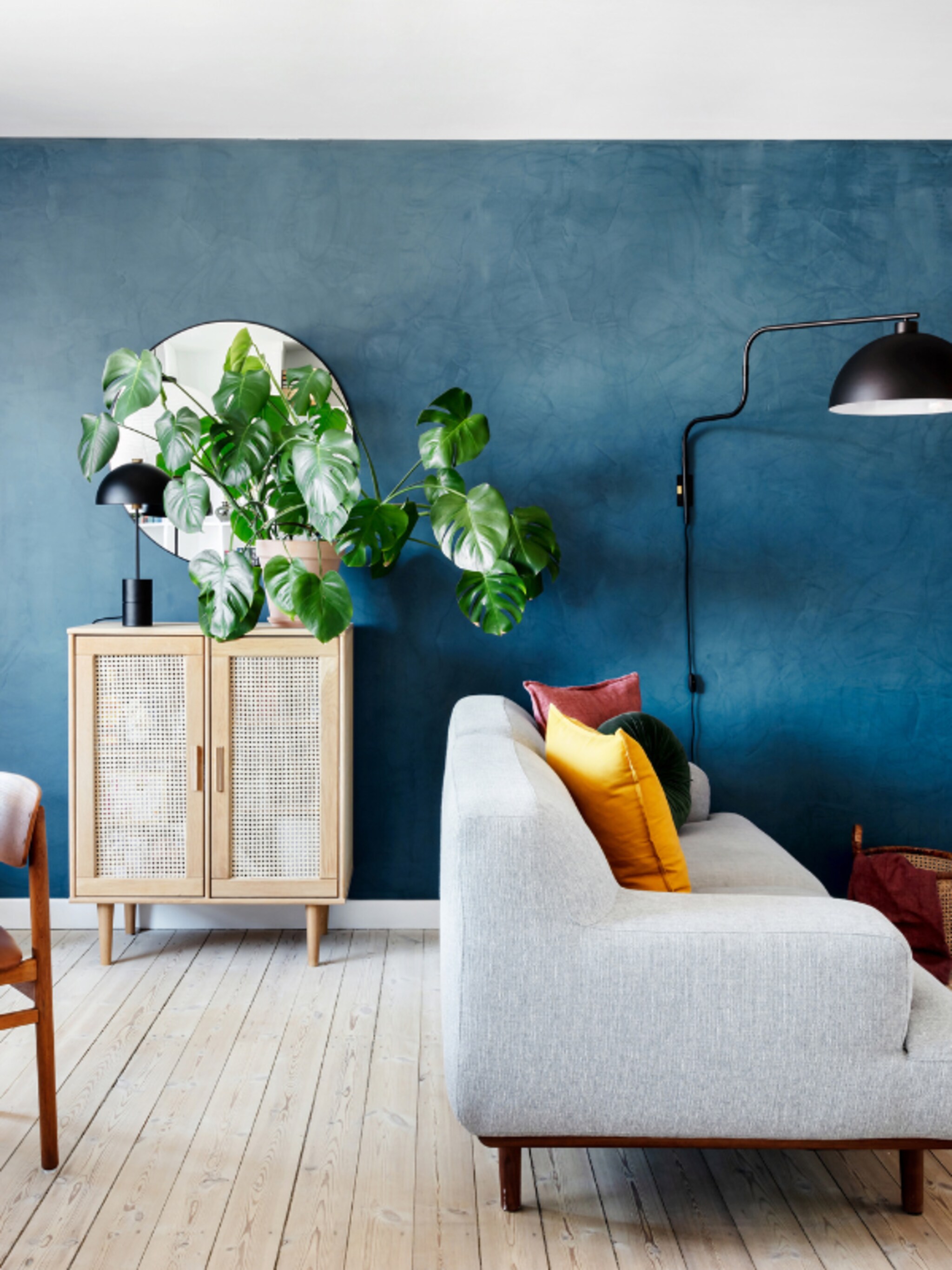 binnenkijken in een klein appartement vol vintage in kopenhagen