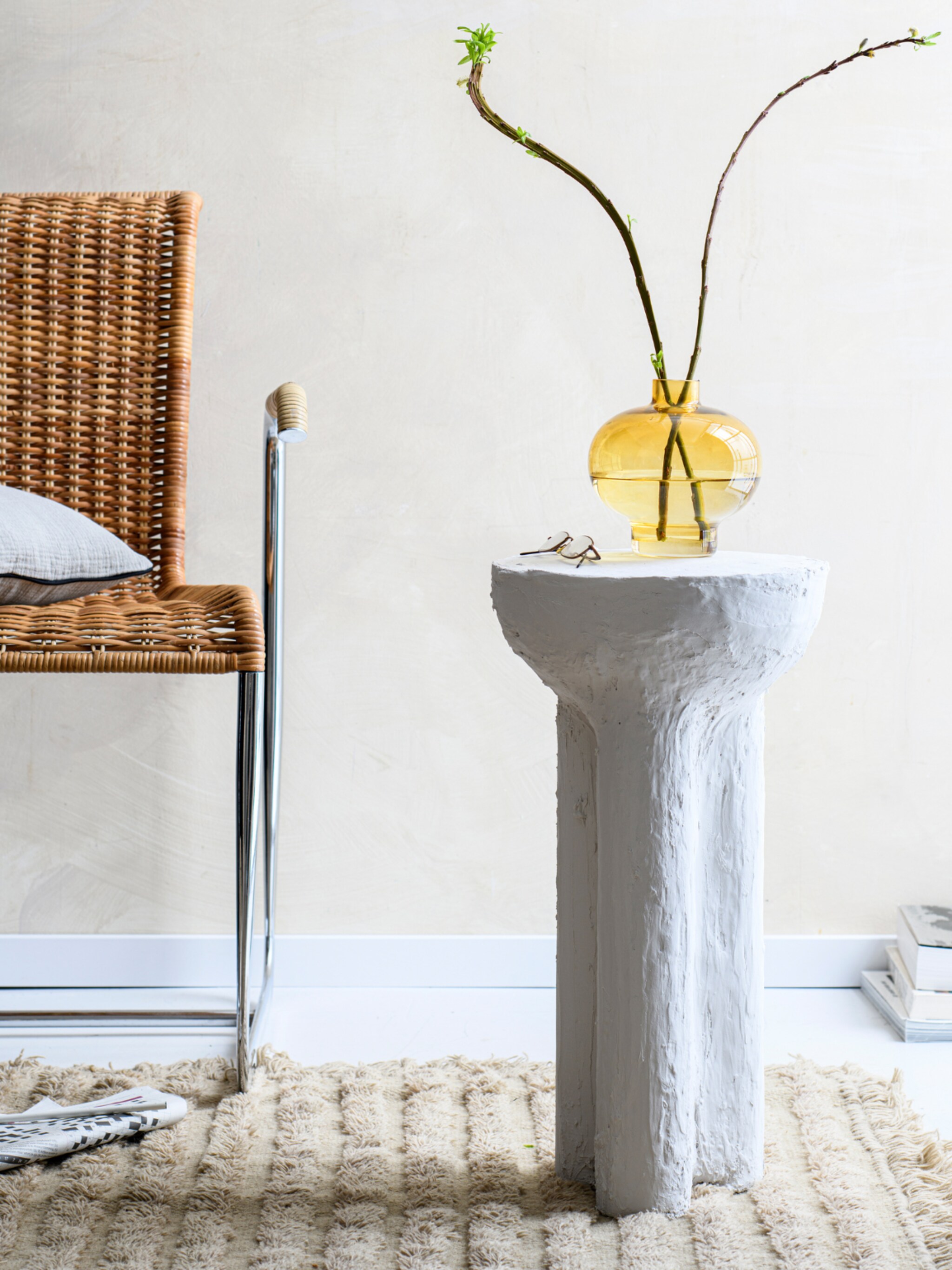 diy bijzettafel van pvc buizen en pleisterwerk