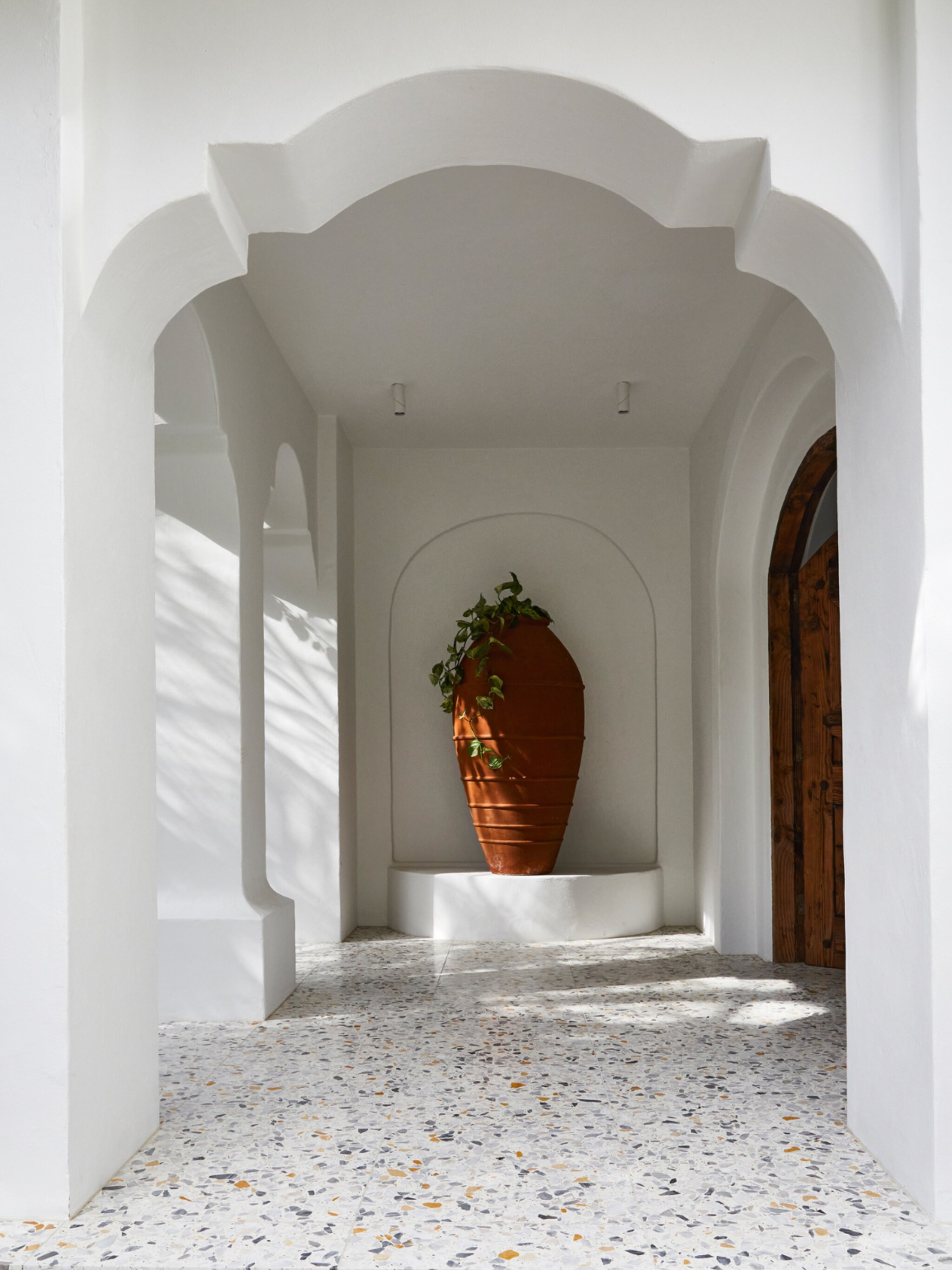binnenkijken in een jaren 80 villa in australie met mediterrane stijl