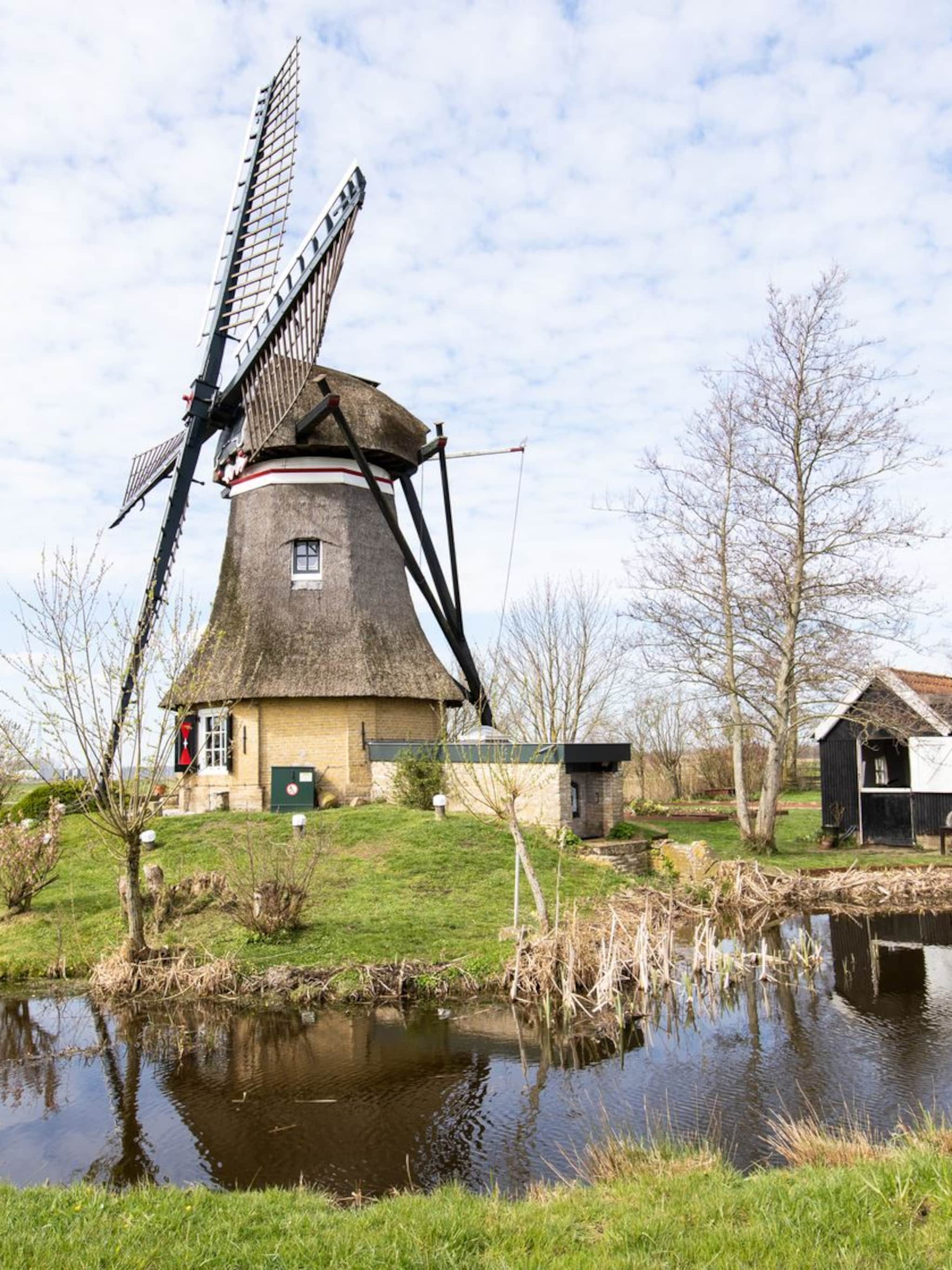 funda find hollandser dan deze omgebouwde friese molen wordt het niet