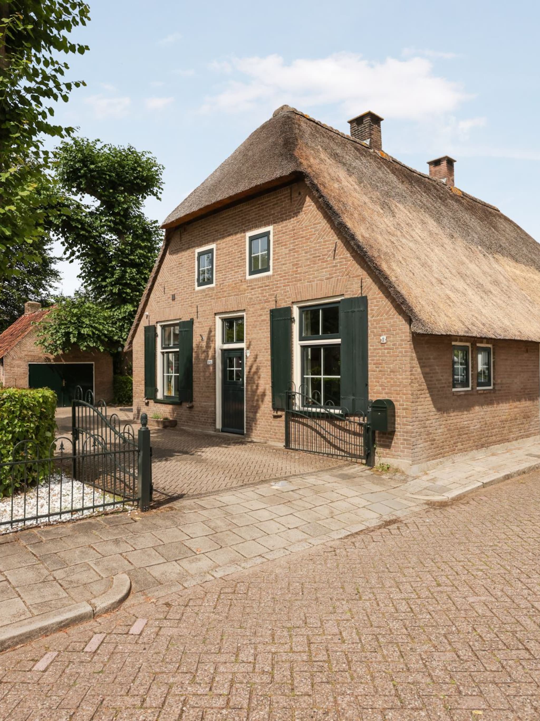 funda find een prachtig verbouwde boerderij met oude details in soesterberg