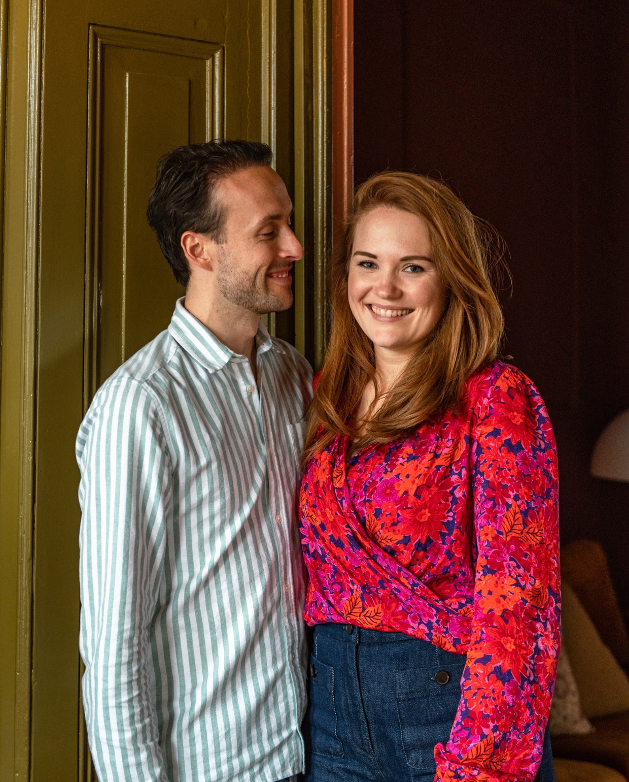 Doortje en Luc in hun appartement in Amsterdam. vtwonen 09-2023 | productie De Binnenkijkers | styling Jeske Weel | fotografie Caroline Coehorst