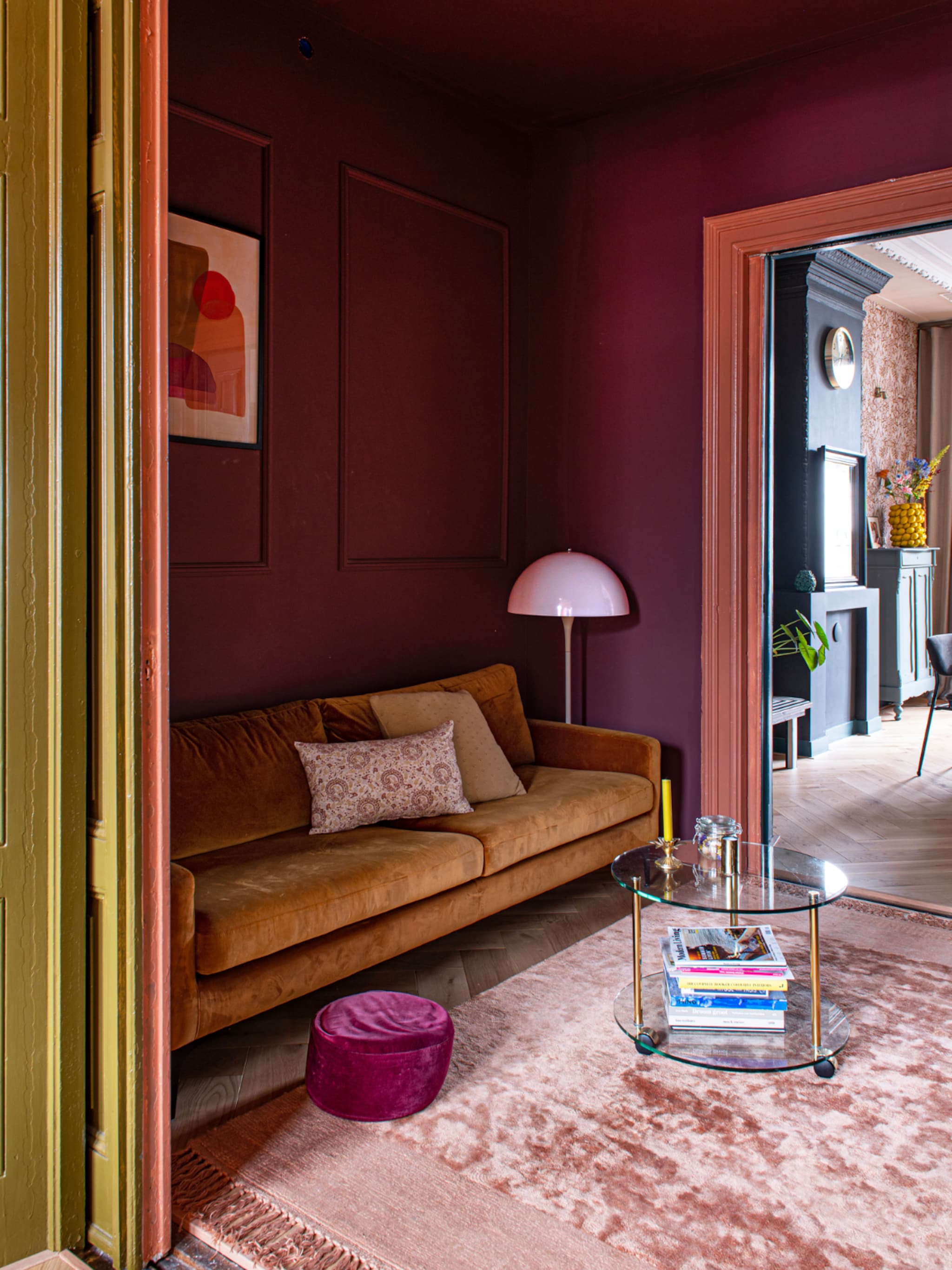 binnenkijken in huizen met bordeaux rood