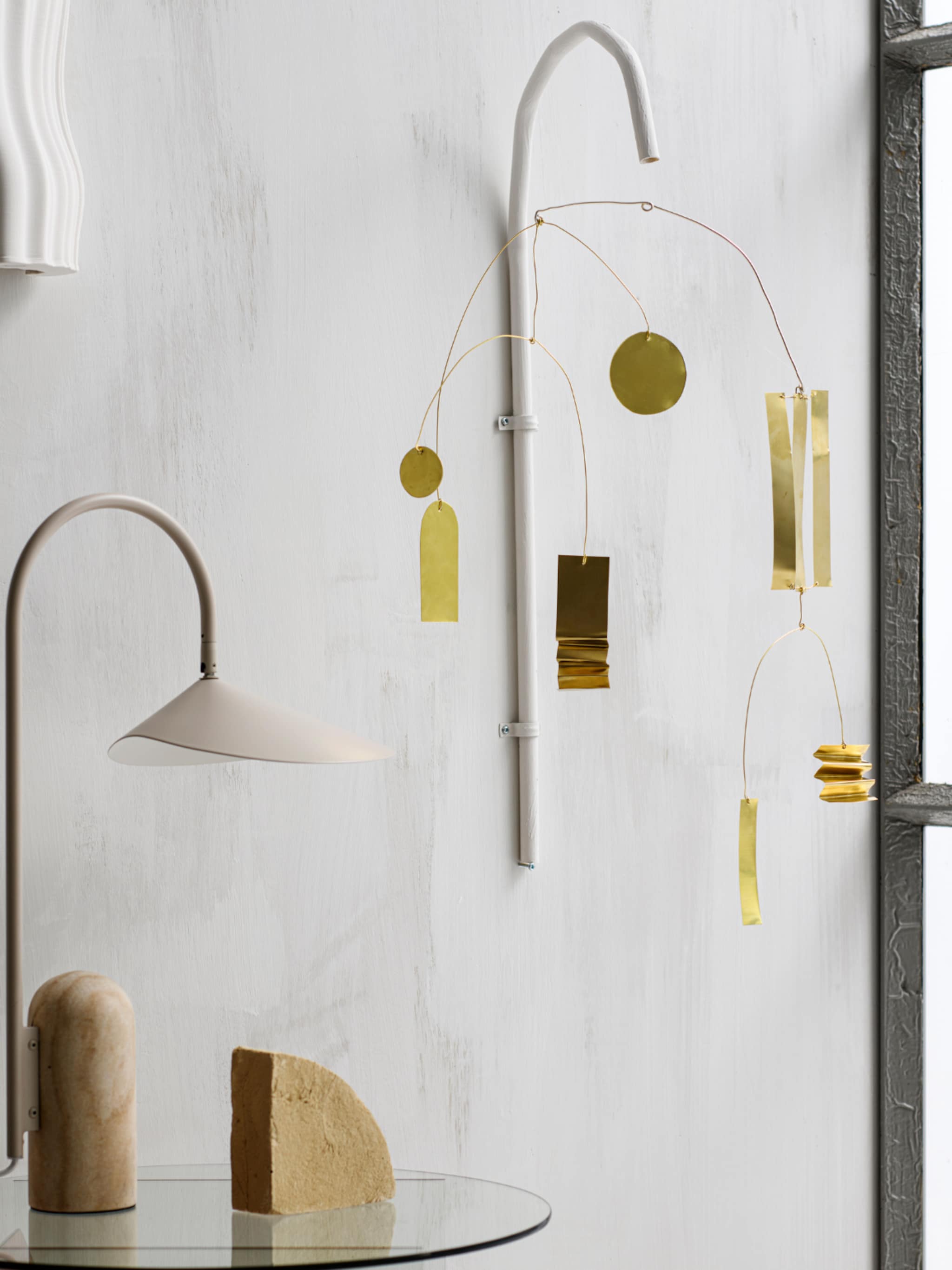 diy speel met licht met een messing mobile