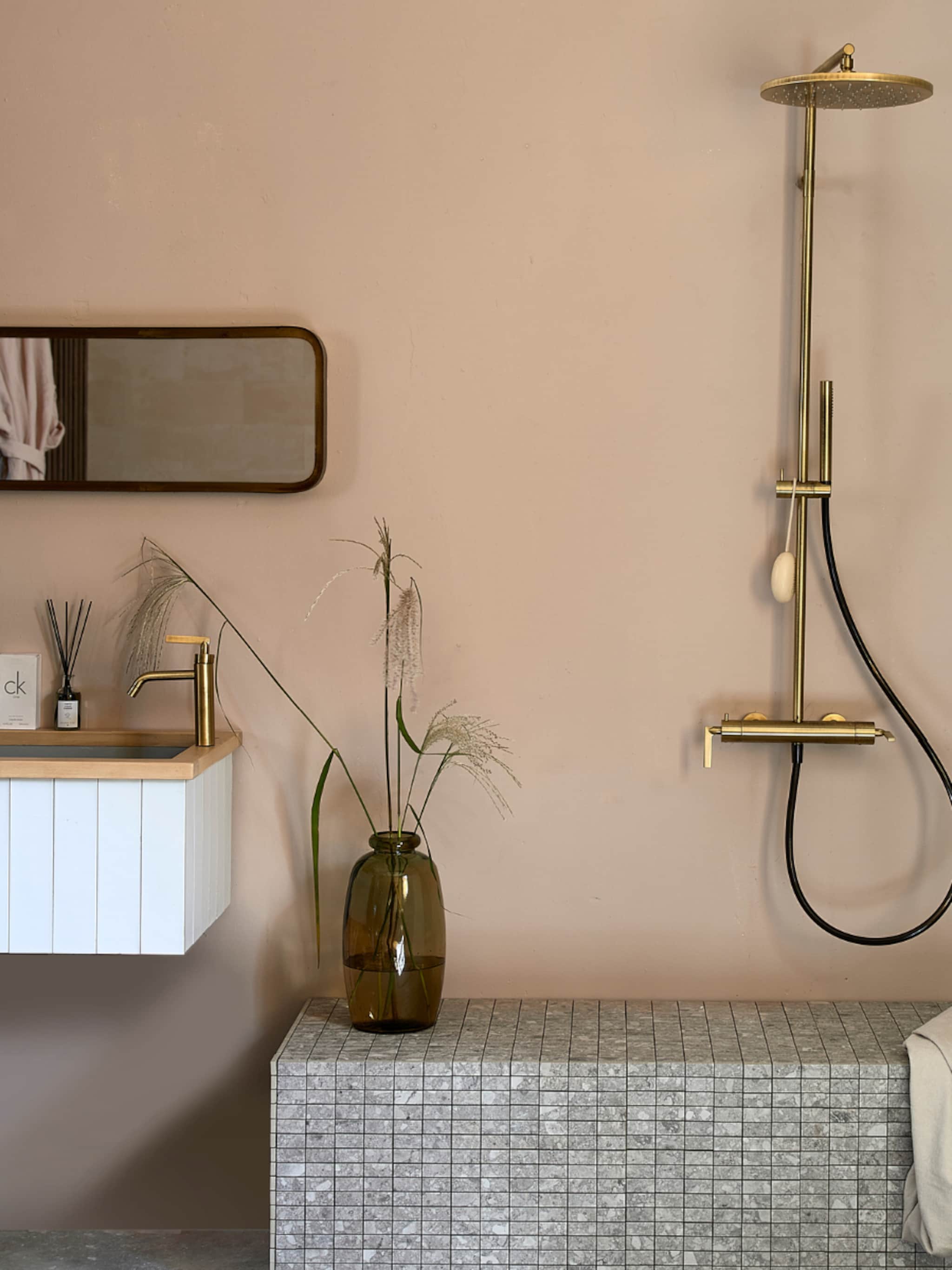 de beige badkamer is back