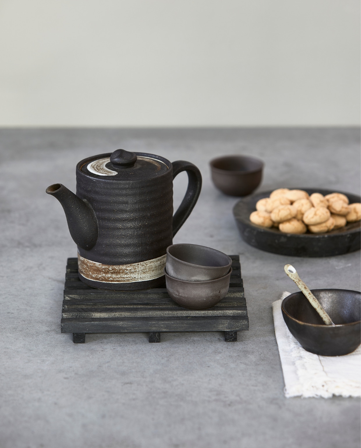 Theepot souvenir uit Japan. Overig privébezit. vtwonen 10-2023 | styling en uitvoering Corrien Flohil | fotografie Dennis Brandsma