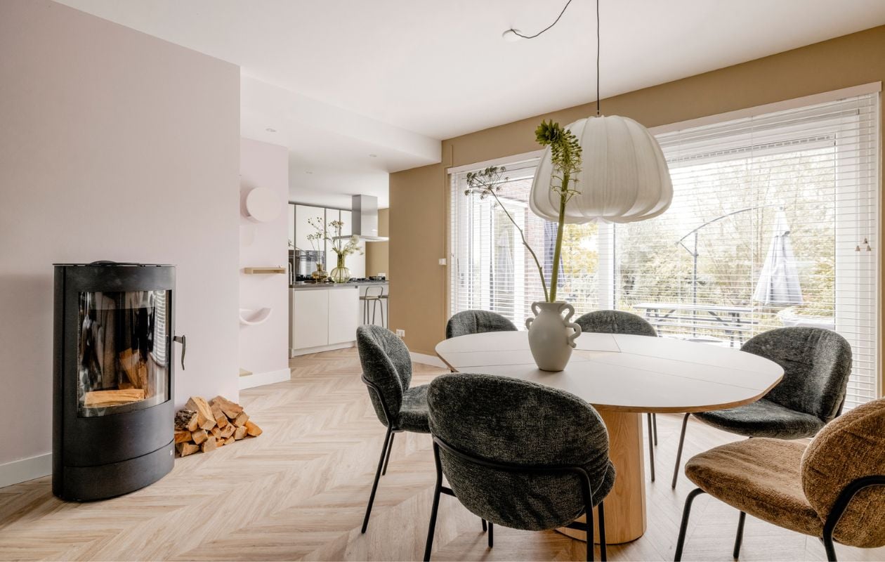 Stylist Marianne in Groot-Ammers, eethoek Weer verliefd op je huis aflevering 1 seizoen 19 | styling Marianne Luning | fotografie Sonja Velda