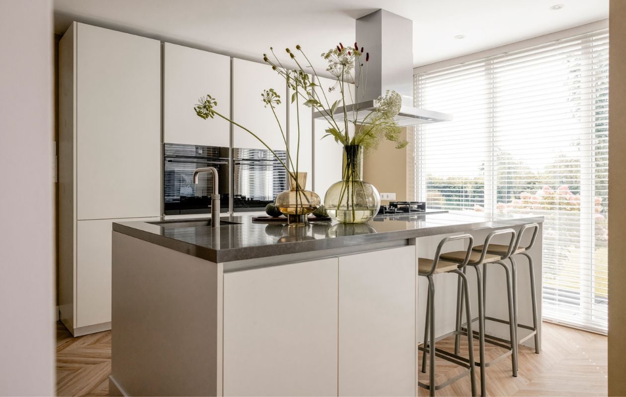 Stylist Marianne in Groot-Ammers, keuken Weer verliefd op je huis aflevering 1 seizoen 19 | styling Marianne Luning | fotografie Sonja Velda