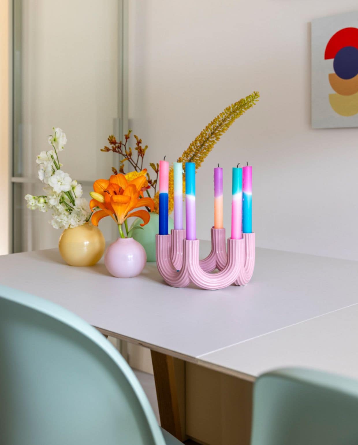 Een sneak peek van de eettafel ná de make-over in Uitgeest. Weer verliefd op je huis aflevering 2 seizoen 19 | styling Eva van de Ven | fotografie Margriet Hoekstra
