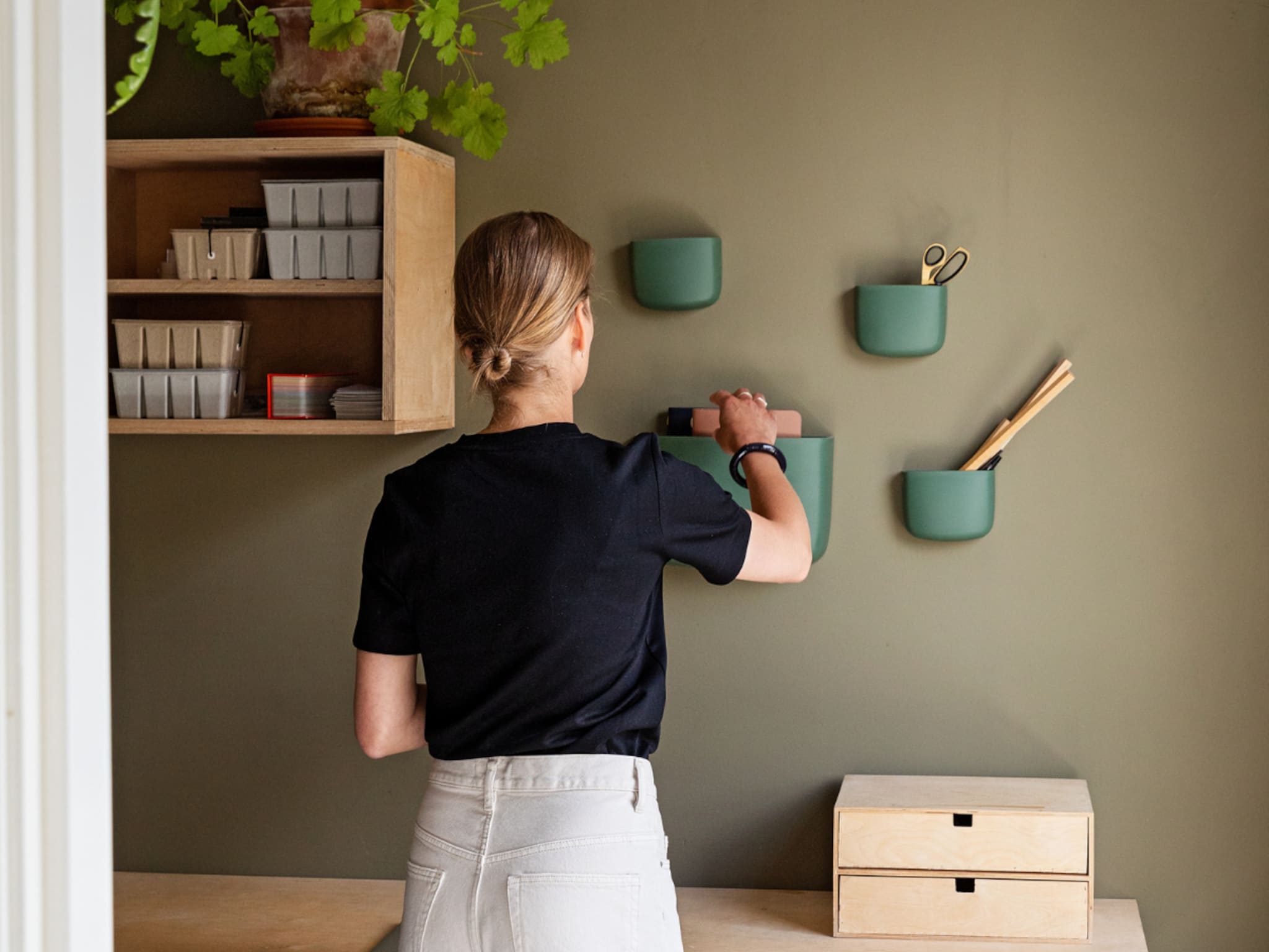 gestucte muur verven schoonmaken voorstrijken