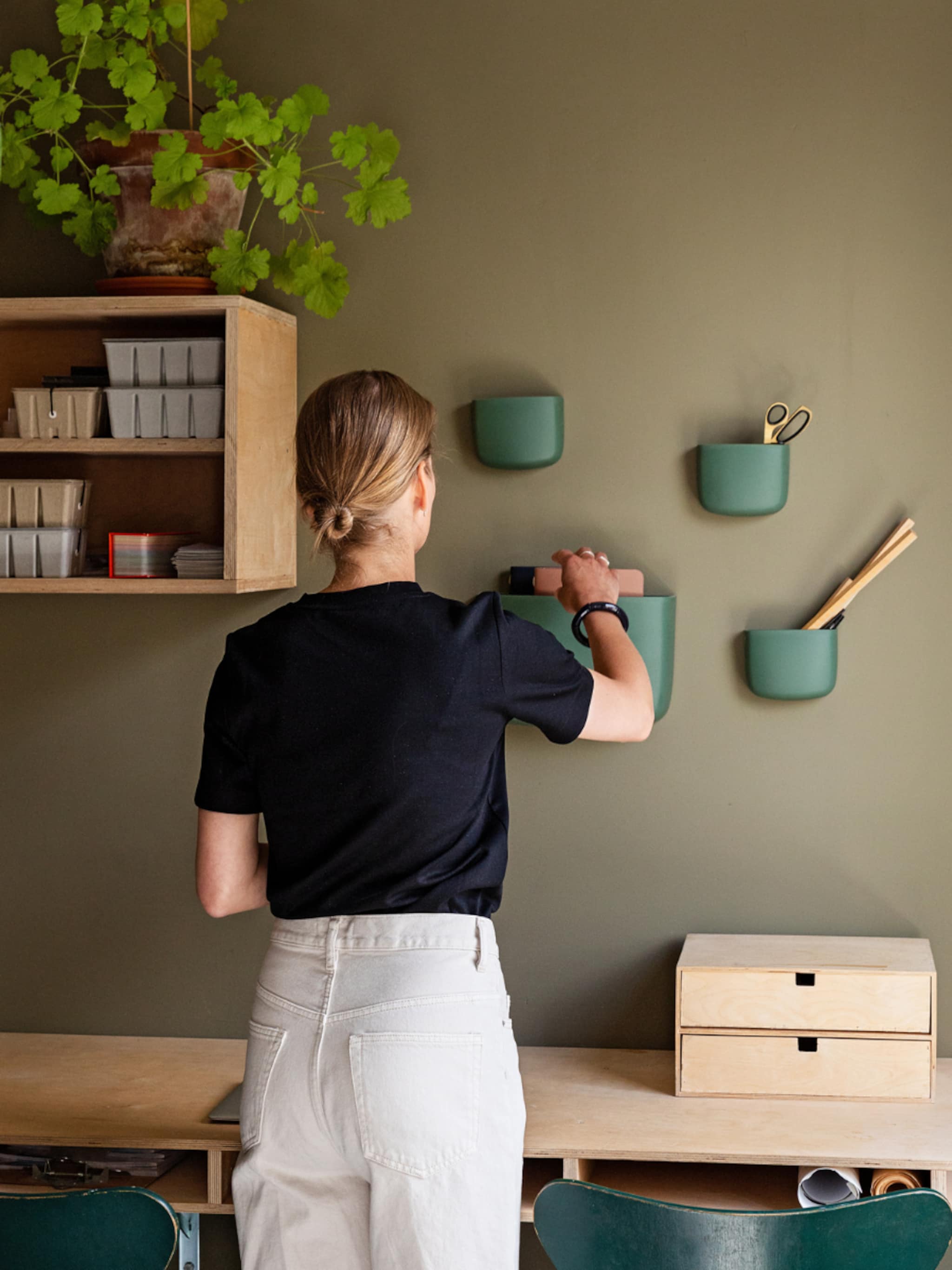 gestucte muur verven schoonmaken voorstrijken