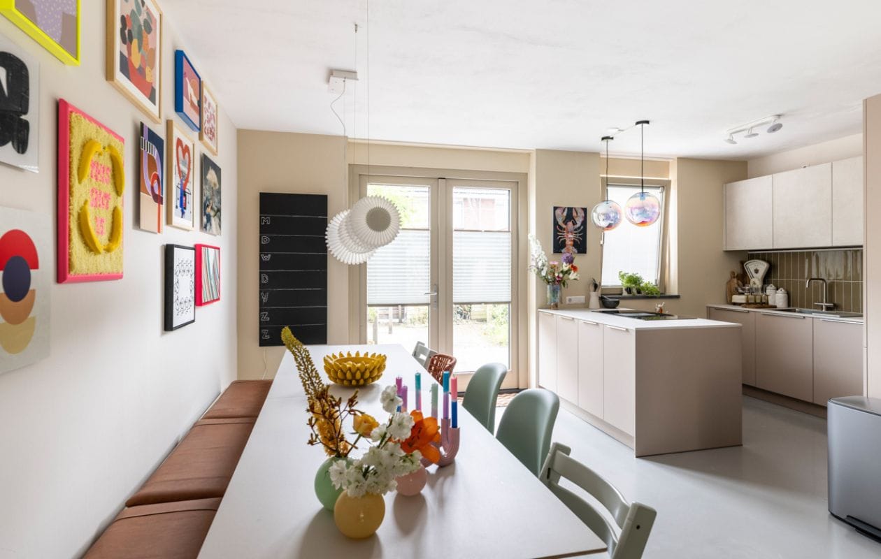 eethoek keuken Uitgeest Weer verliefd op je huis aflevering 2 seizoen 19 | styling Eva van de Ven | fotografie Margriet Hoekstra