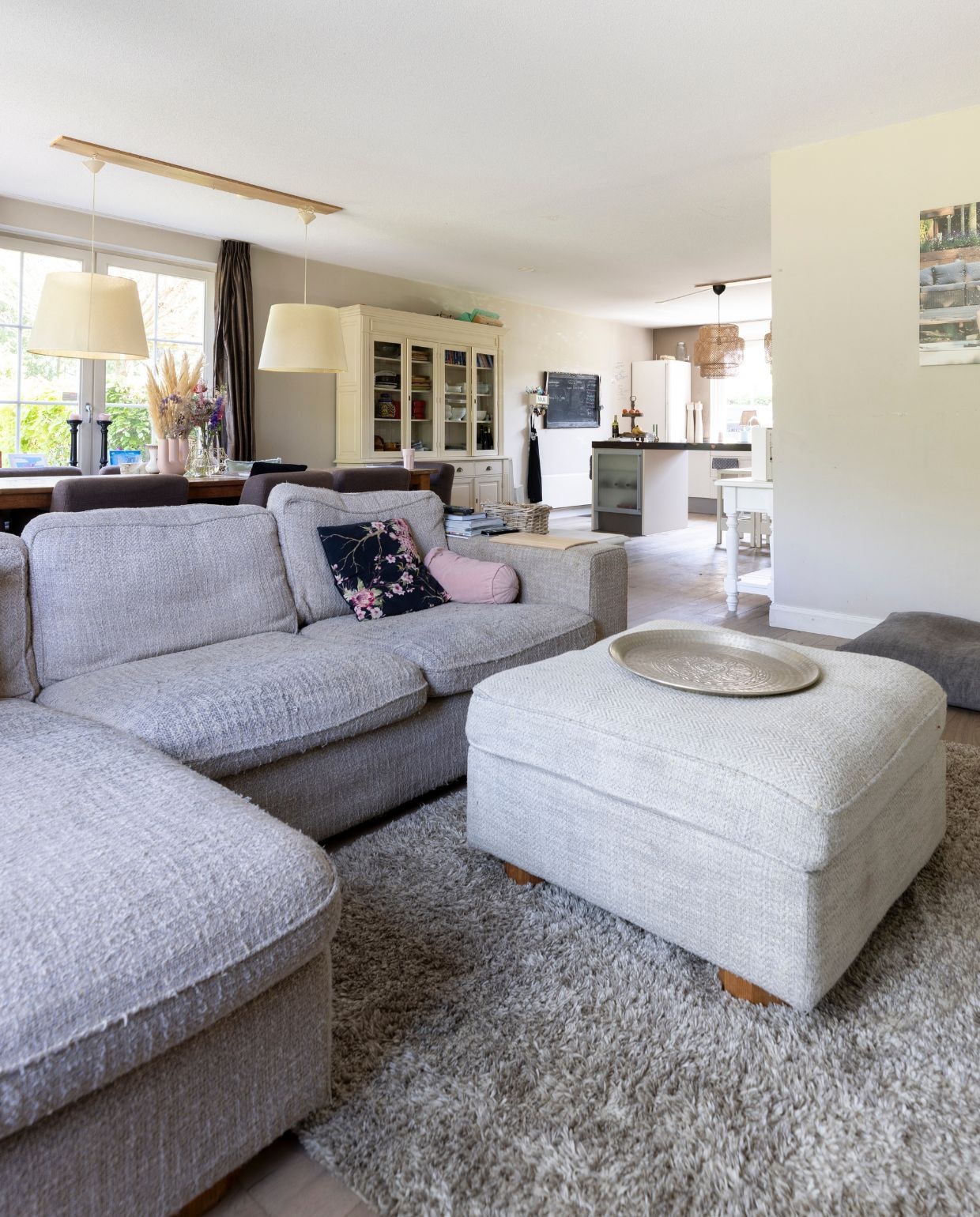 Een sneak peek van de oude keuken nog vóór de make-over in Den Haag. Weer verliefd op je huis aflevering 3 seizoen 19 | styling Frans Uyterlinde | fotografie Sonja Velda