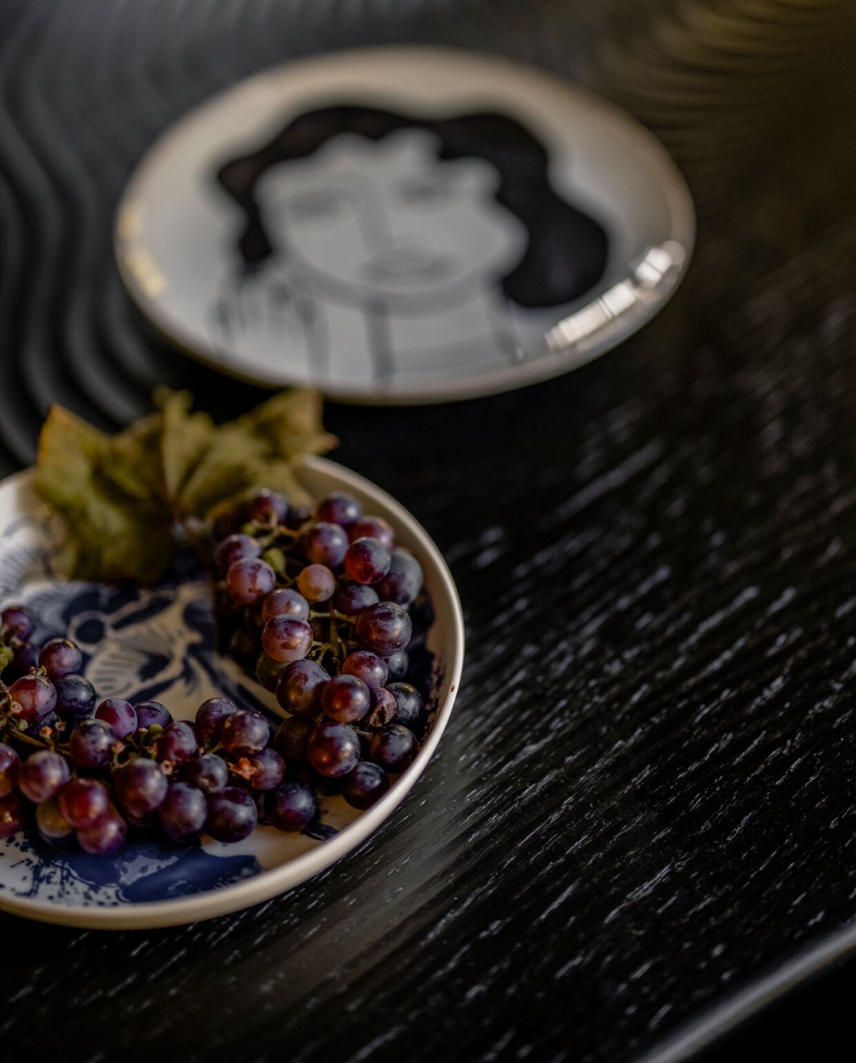 Een sneak peek van de eettafel na de make-over in Den Haag. Weer verliefd op je huis aflevering 3 seizoen 19 | styling Frans Uyterlinde | fotografie Sonja Velda