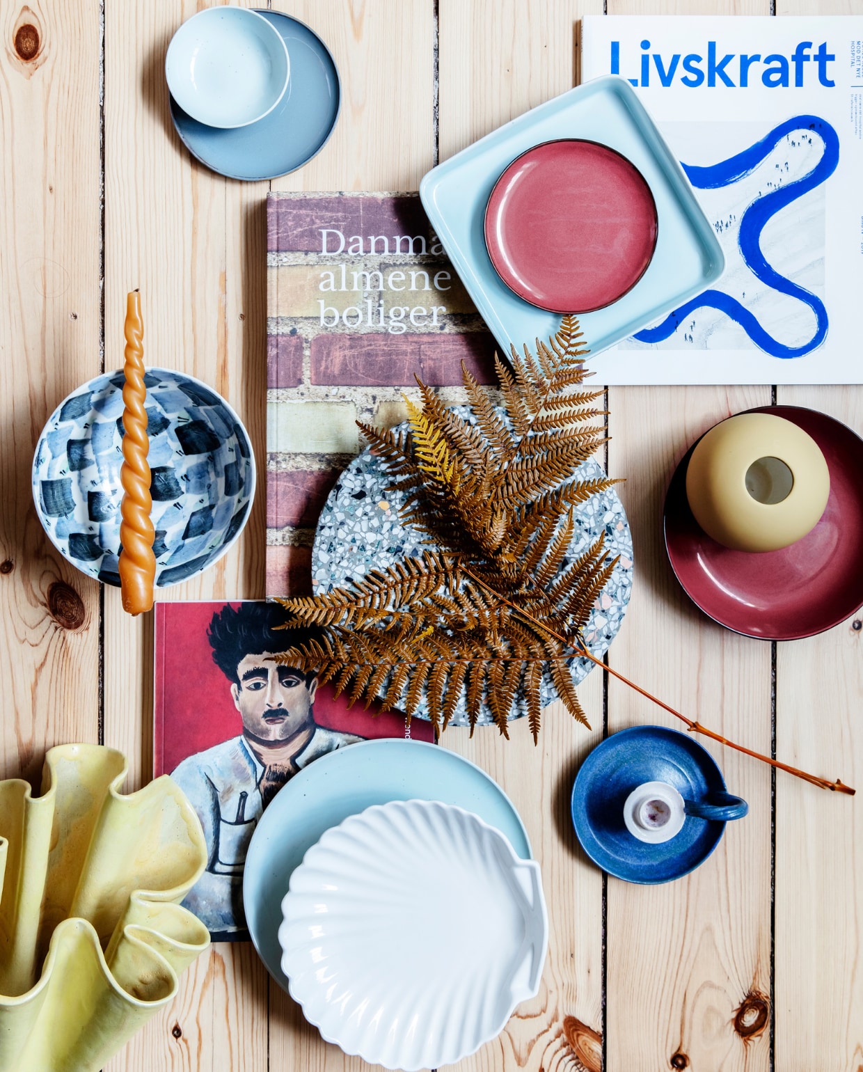 Aardewerken serviesgoed Serax. vtwonen 09-2022 | productie Living Inside | styling Rikke Graff Juel | fotografie Christina Kayser O.