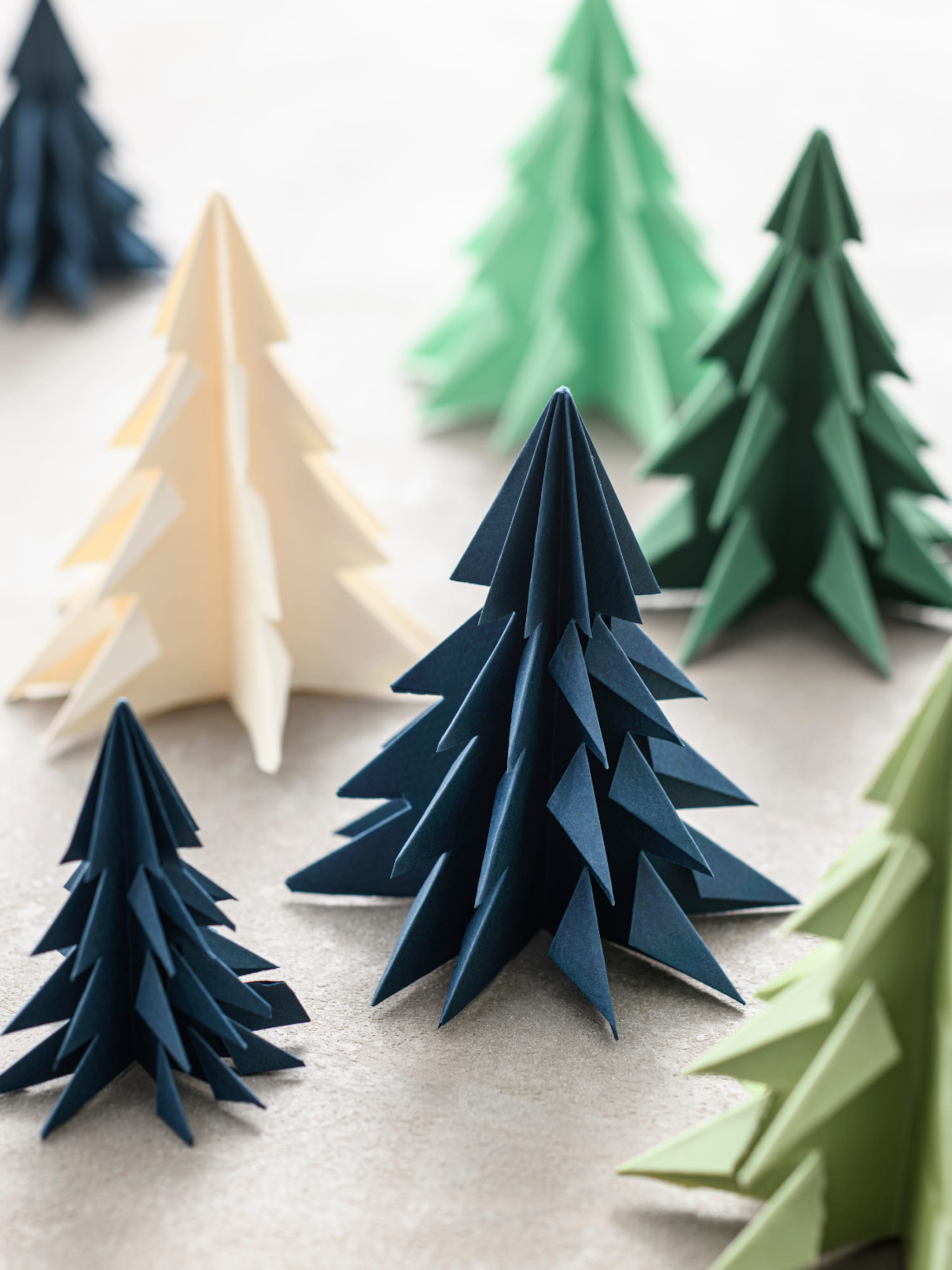 origami zelf een papieren kerstboom vouwen