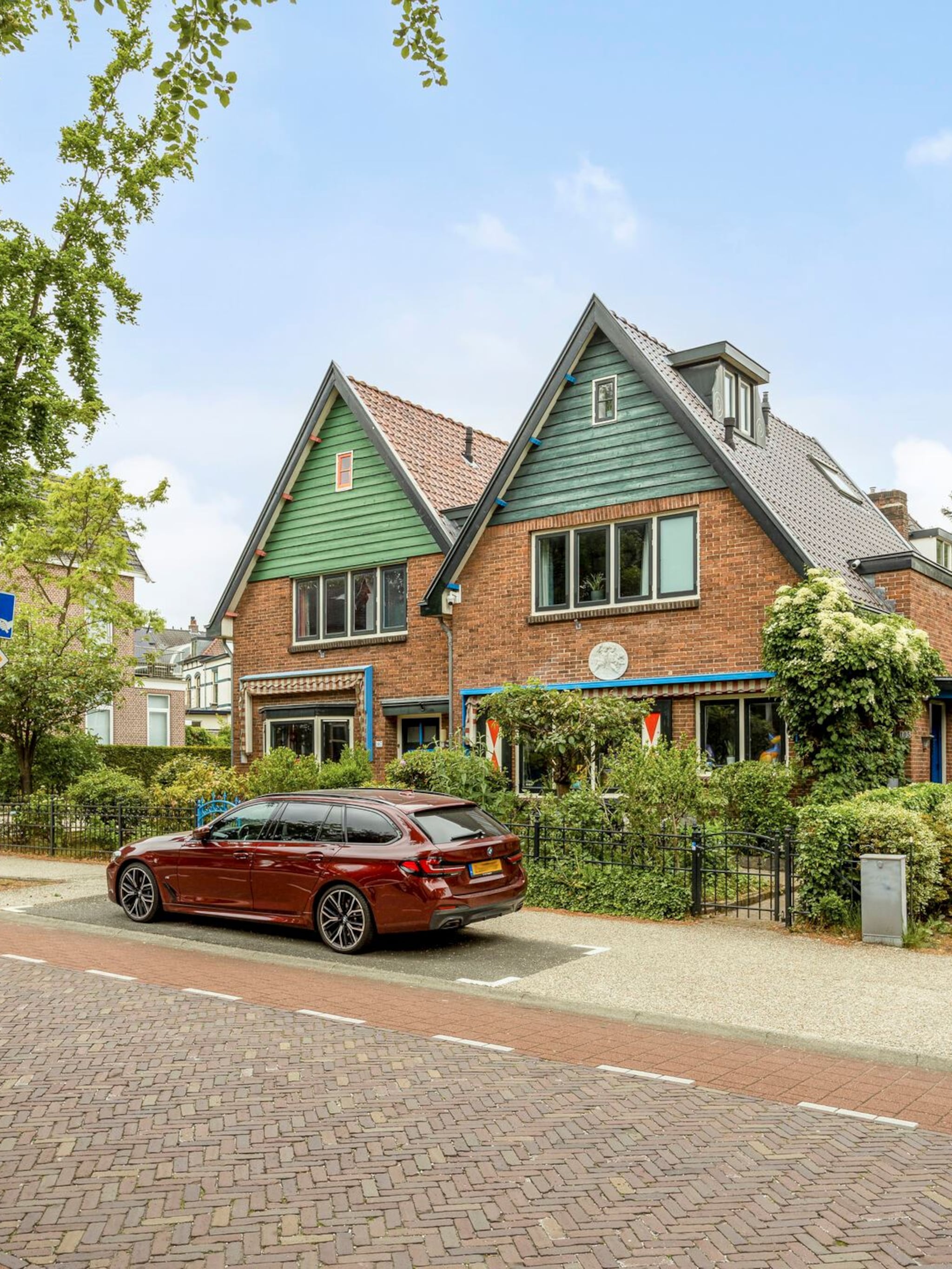 funda find twee woningen met alice in wonderland interieur in amersfoort