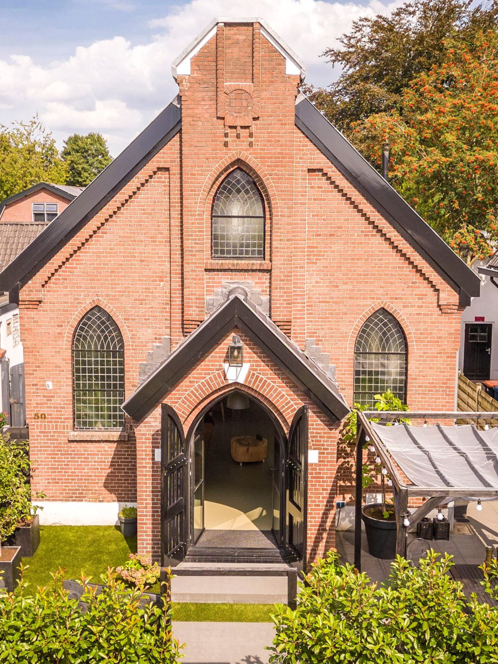 funda parel van kerk naar ultramoderne loft
