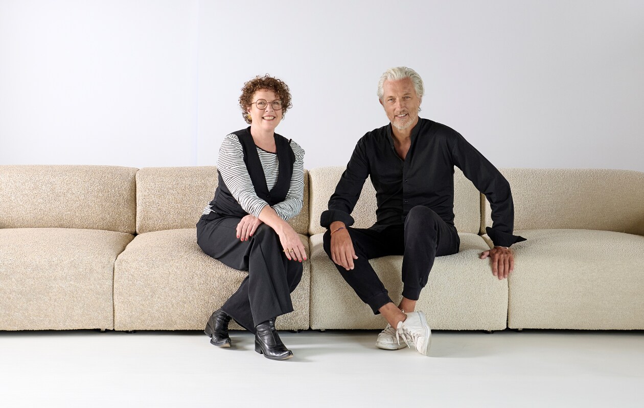 Elementenbank Cubi-elementen van Basta in Warm Grey Melé en Linen Melé (basta.co) fotografie Sjoerd Eickmans